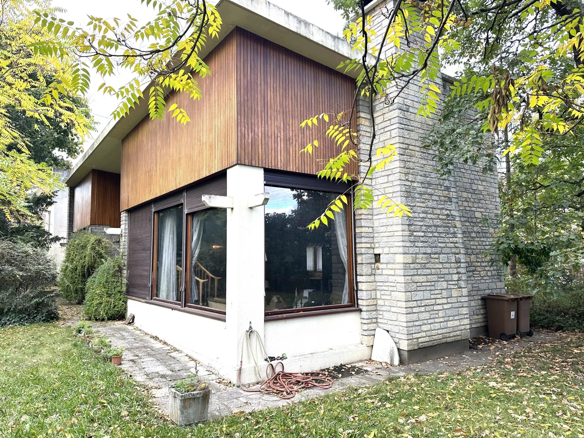 Le Vésinet, Île-de-France, 78110, FR, 4 Bedrooms Bedrooms, ,3 BathroomsBathrooms,Residential,For Sale,1994337