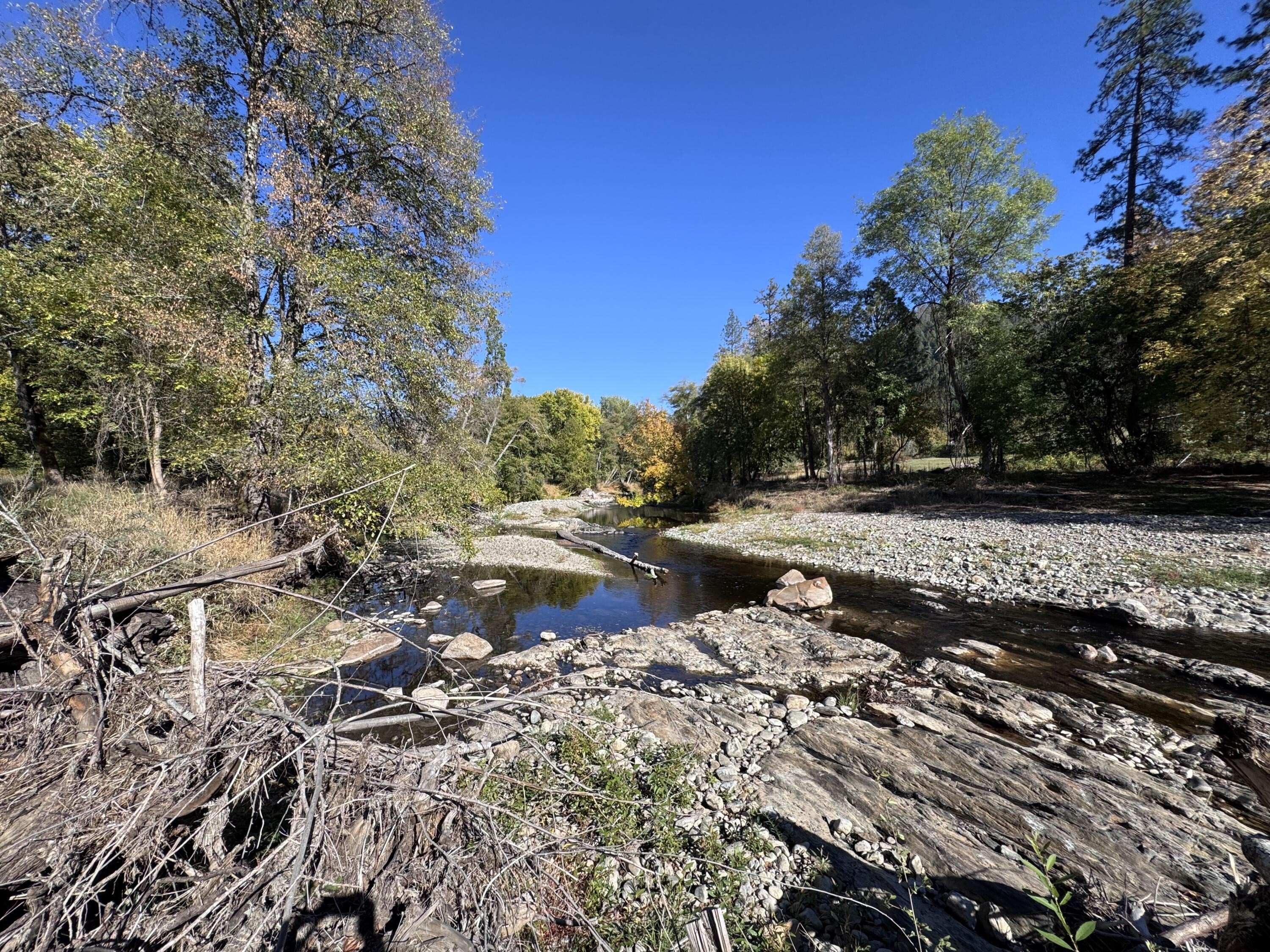 Rogue River, Oregon, 97537, United States, 3 Bedrooms Bedrooms, ,4 BathroomsBathrooms,Residential,For Sale,1982617