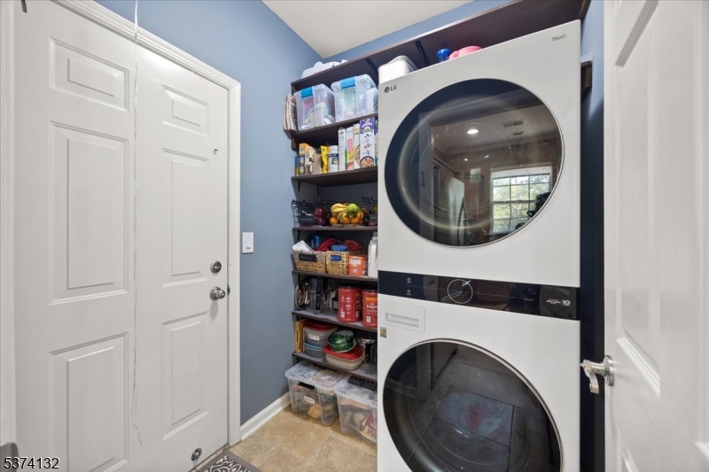 Branchburg Twp., New Jersey, 08876, United States, 3 Bedrooms Bedrooms, ,3 BathroomsBathrooms,Residential,For Sale,1903879