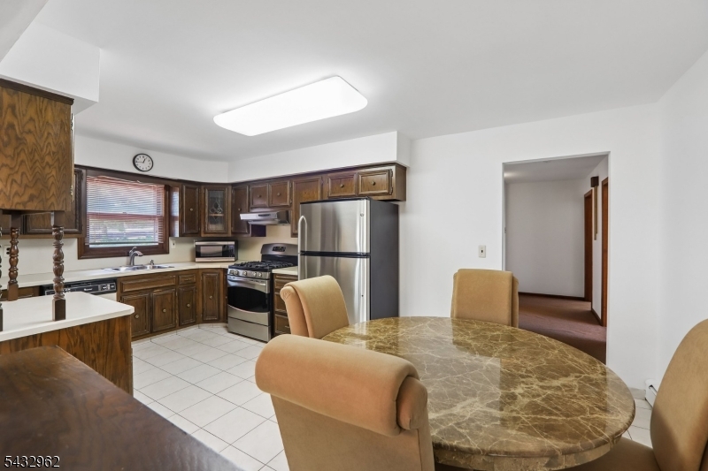 South Hackensack Twp., New Jersey, 07606-1533, United States, 5 Bedrooms Bedrooms, ,Residential,For Sale,2048539