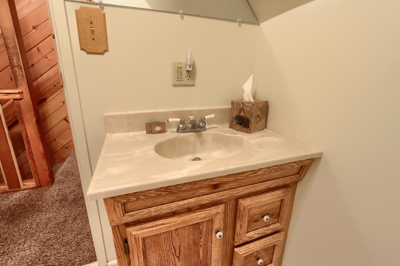 Yosemite, California, 95389, United States, 5 Bedrooms Bedrooms, ,4 BathroomsBathrooms,Residential,For Sale,2048159