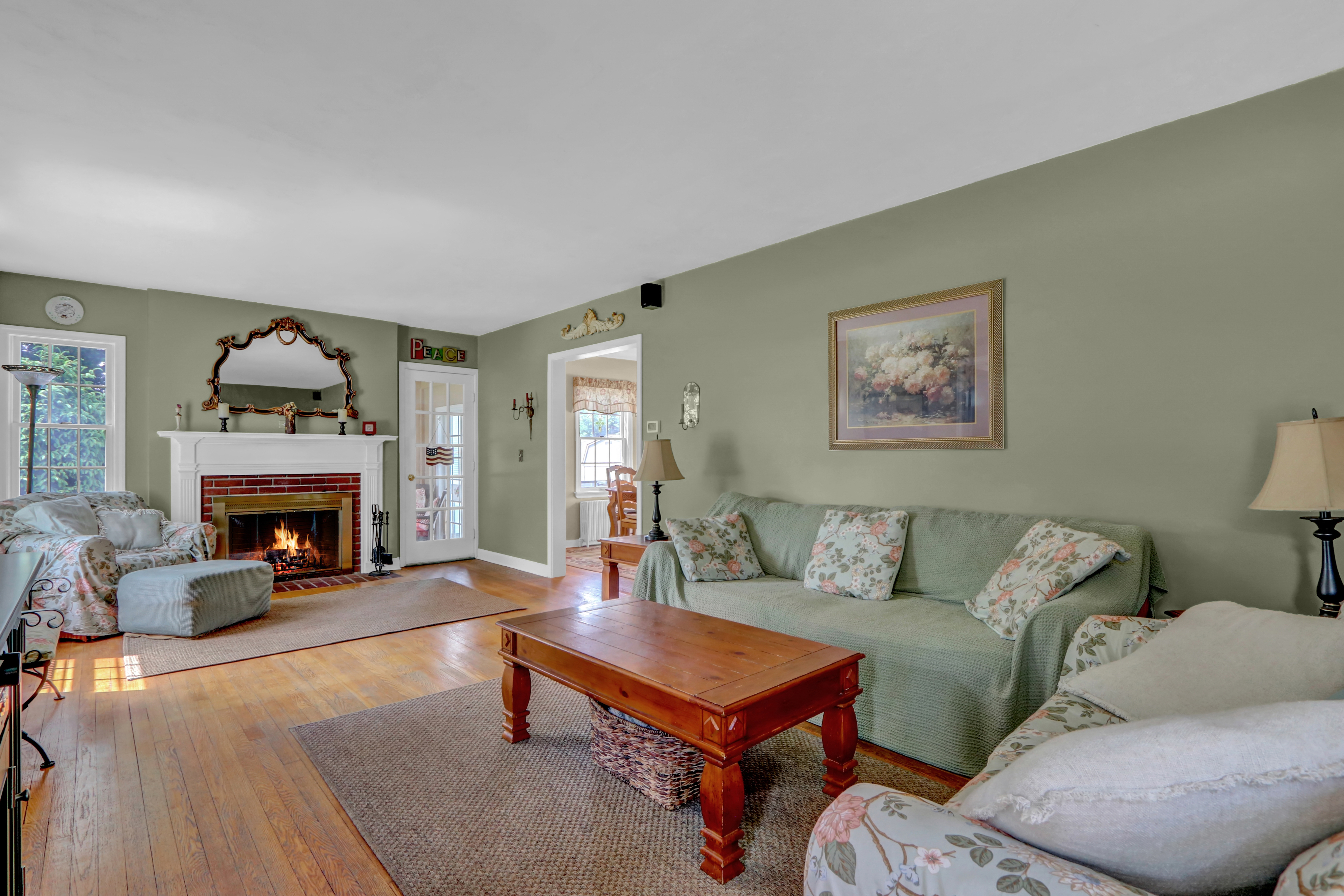 Babylon, New York, 11702, United States, 3 Bedrooms Bedrooms, ,2 BathroomsBathrooms,Residential,For Sale,1861866