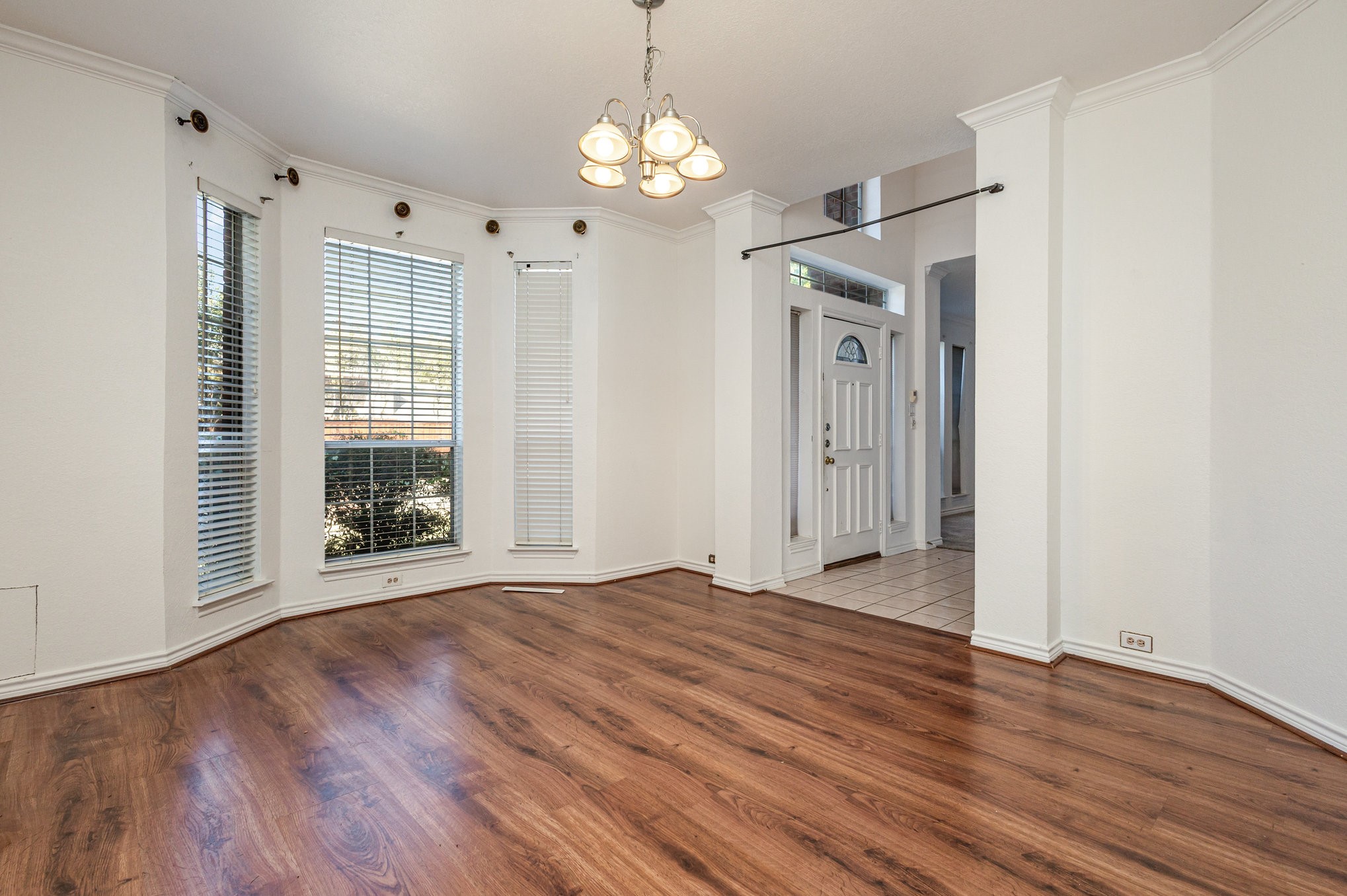Carrollton, Texas, 75007, United States, 5 Bedrooms Bedrooms, ,3 BathroomsBathrooms,Residential,For Sale,1965546