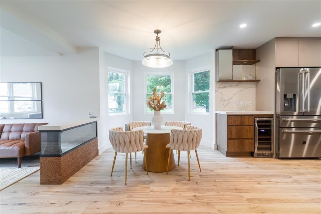 Reading, Massachusetts, 01867, United States, 3 Bedrooms Bedrooms, ,3 BathroomsBathrooms,Residential,For Sale,1880816