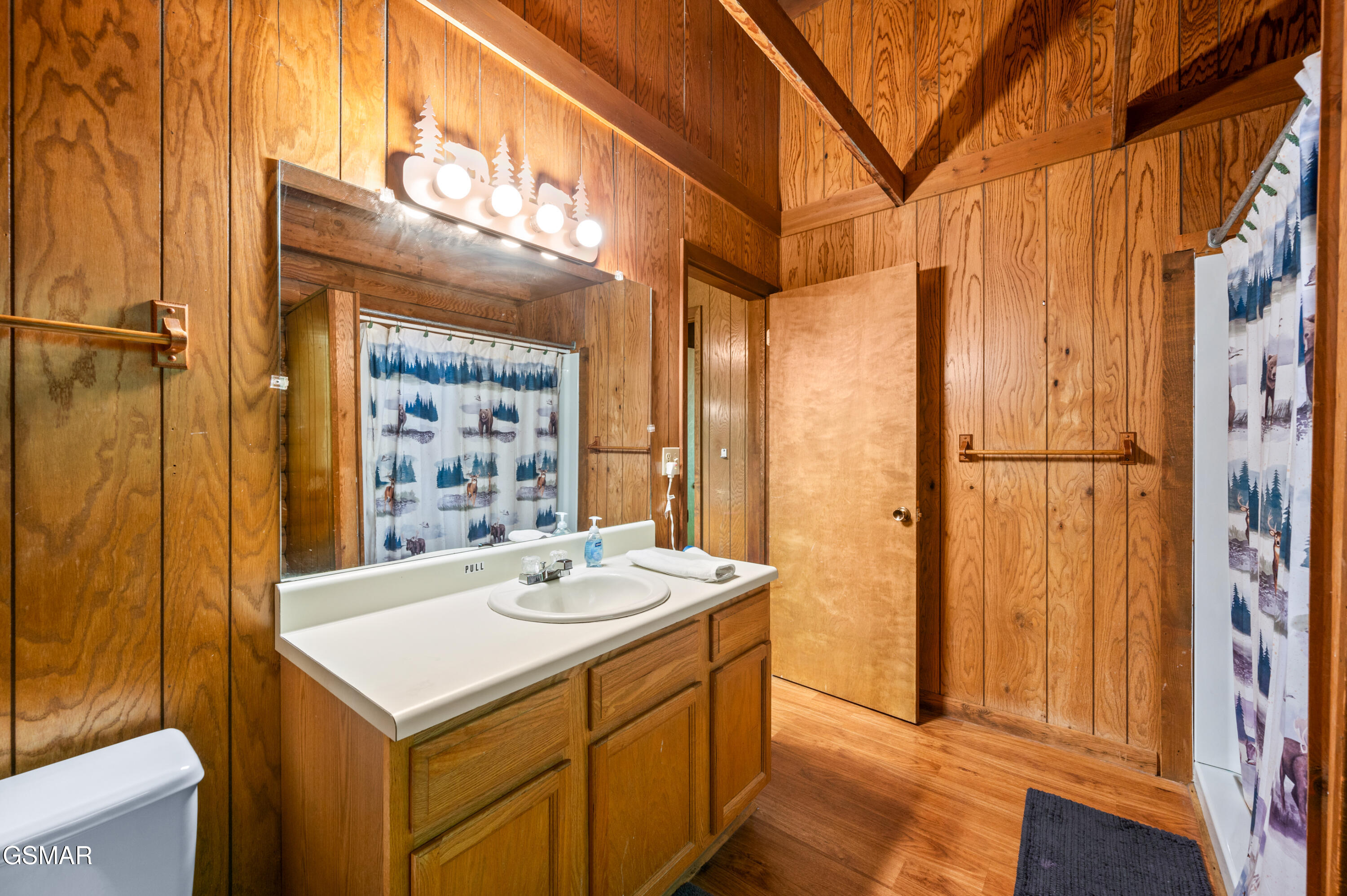 Gatlinburg, Tennessee, 37738, United States, 2 Bedrooms Bedrooms, ,2 BathroomsBathrooms,Residential,For Sale,1975826