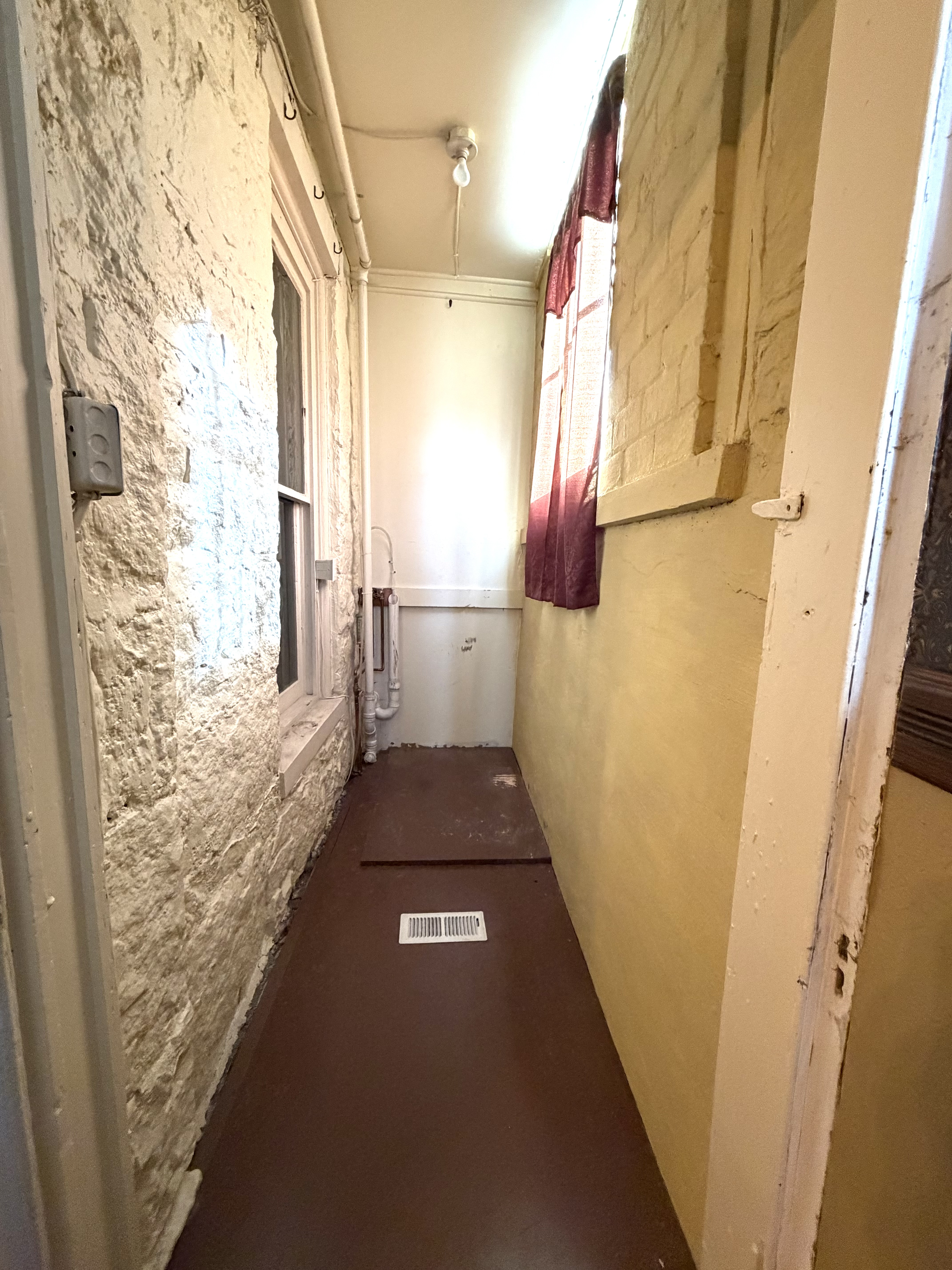 Butte, Montana, 59701, United States, 4 Bedrooms Bedrooms, ,4 BathroomsBathrooms,Residential,For Sale,1995407