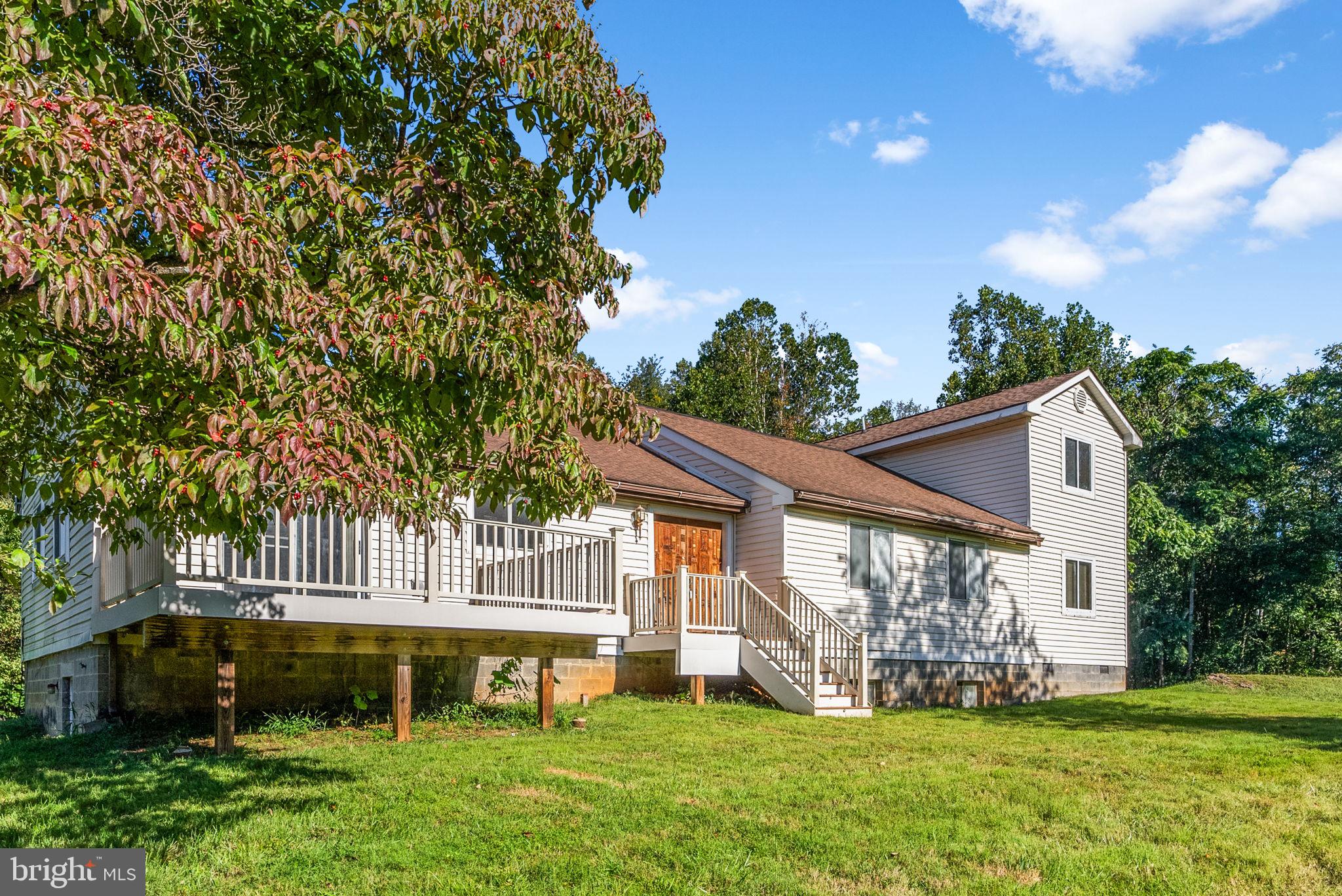 Hume, Virginia, 22639, United States, 7 Bedrooms Bedrooms, ,3 BathroomsBathrooms,Residential,For Sale,1943038