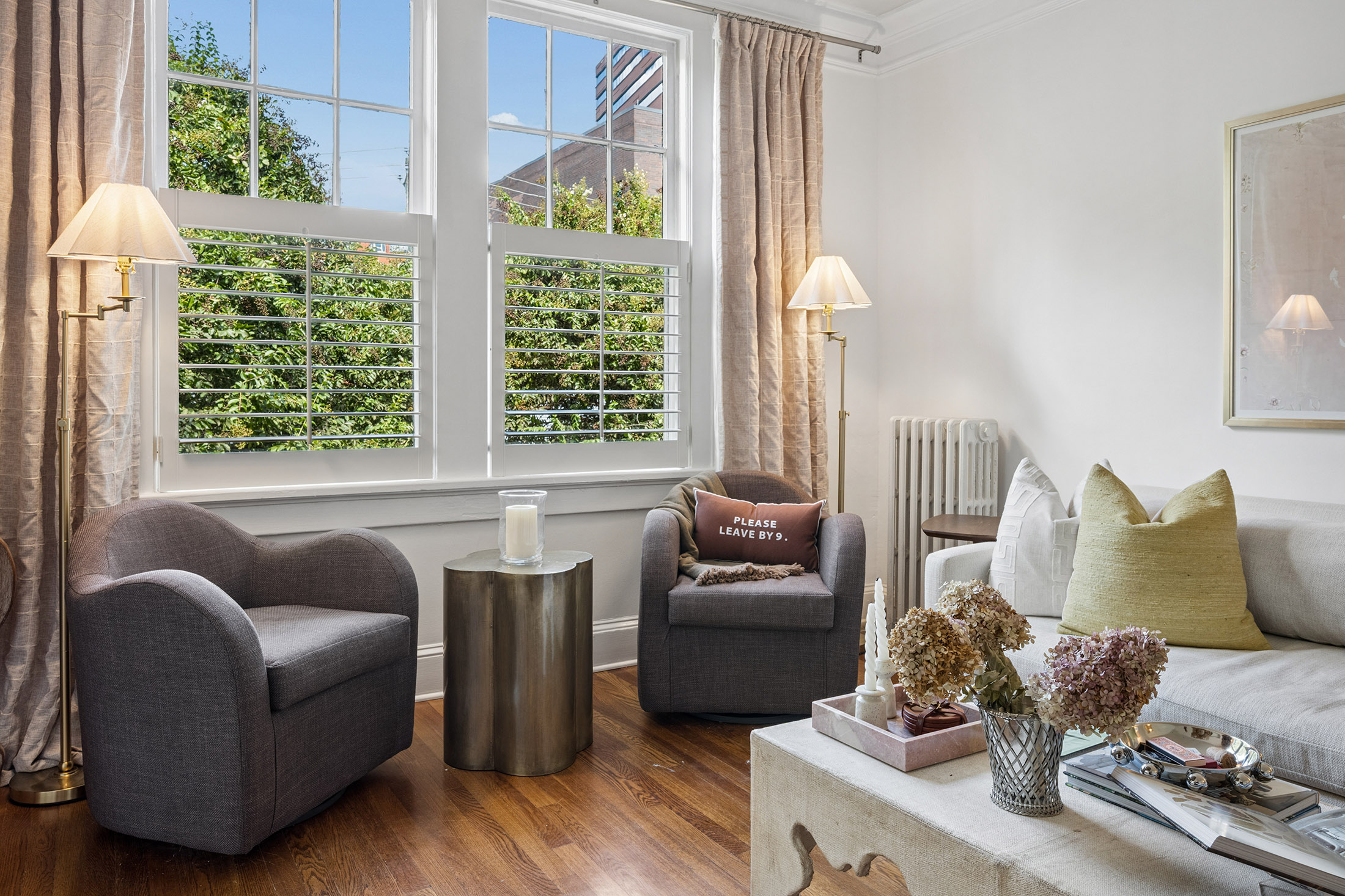  Beautiful Top Floor End Unit Condo Combines Historic Charm and Modern Finishes - 物件實景