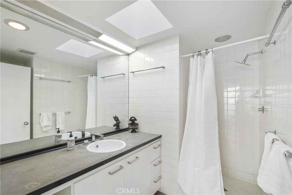 Los Angeles, California, 90069, United States, 3 Bedrooms Bedrooms, ,1 BathroomBathrooms,Residential,For Sale,1897836