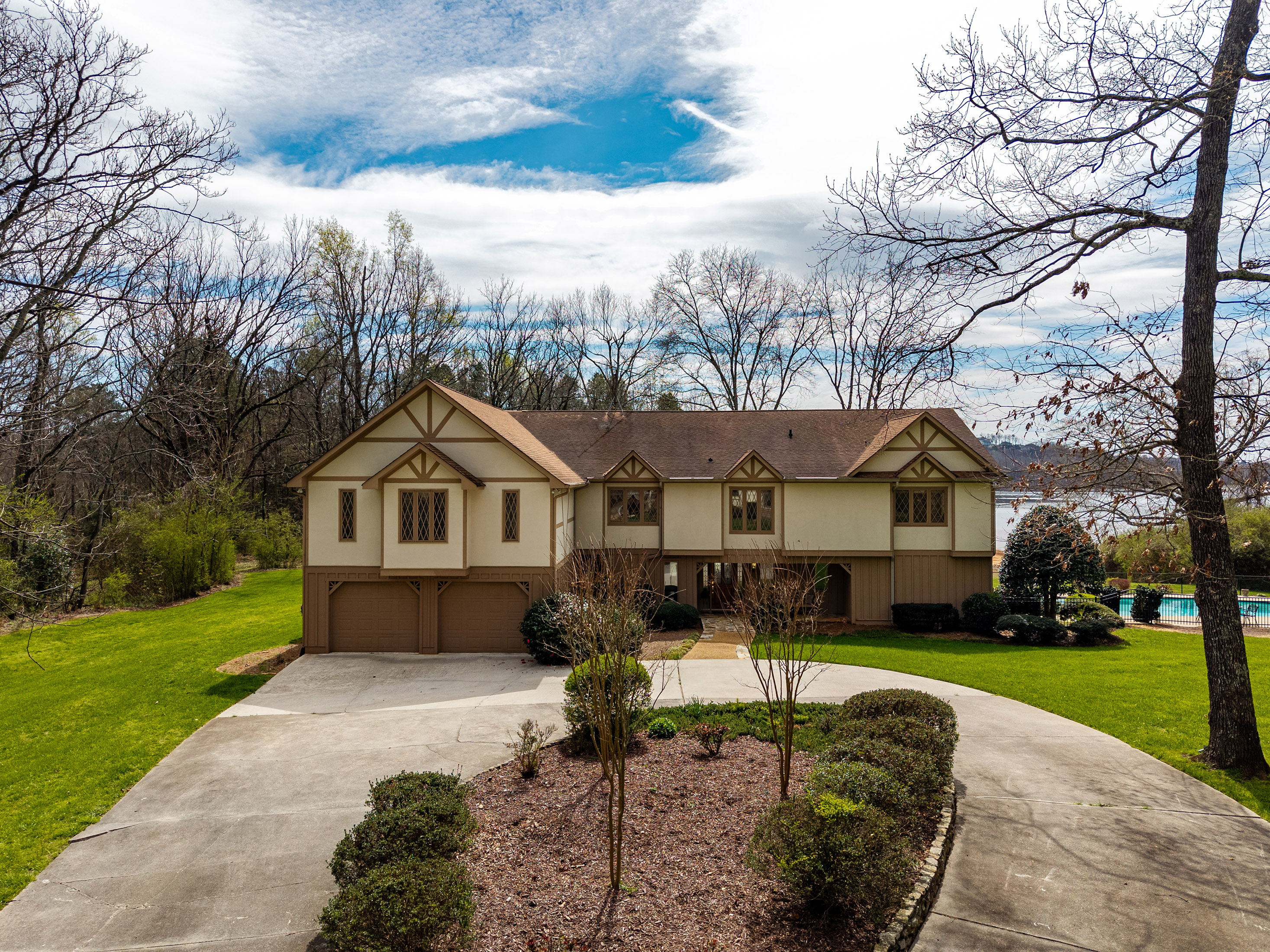  Lakefront Estate with Private Dock, Guest Home and Pool - 物件實景
