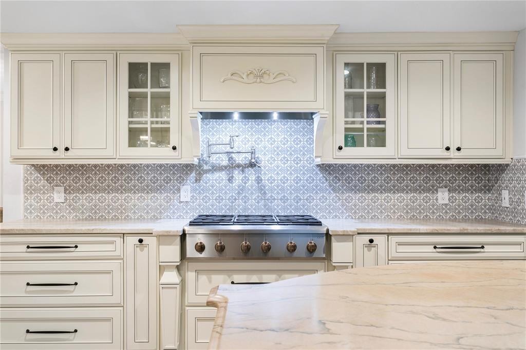 Tampa, Florida, 33613, United States, 7 Bedrooms Bedrooms, ,8 BathroomsBathrooms,Residential,For Sale,1979226