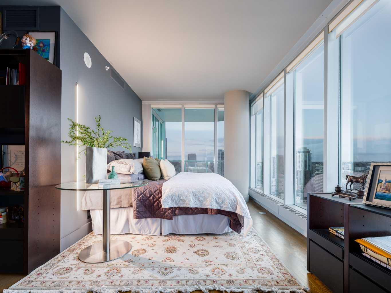 CALGARY, Alberta, T2G 0C7, CA, 2 Bedrooms Bedrooms, ,3 BathroomsBathrooms,Residential,For Sale,1837993