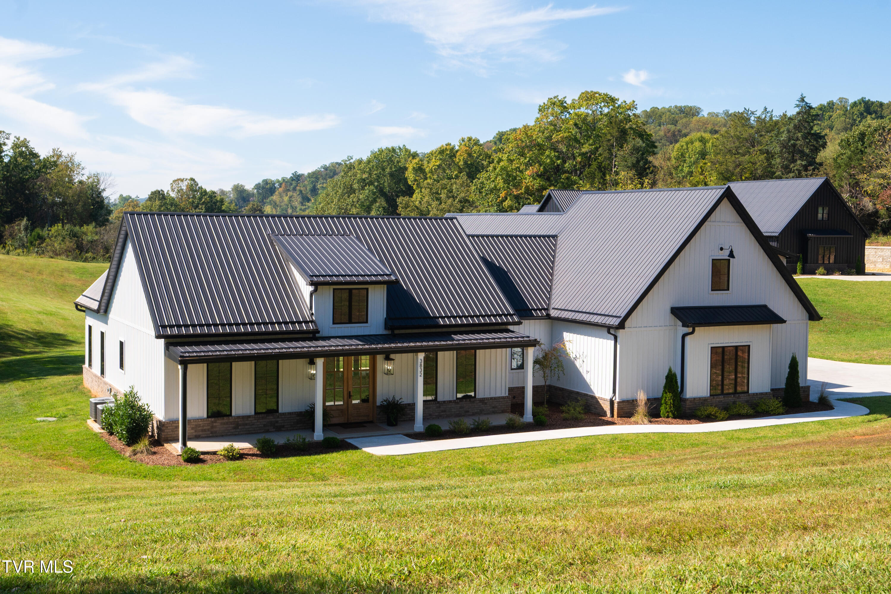 Kingsport, Tennessee, 37664, United States, 4 Bedrooms Bedrooms, ,4 BathroomsBathrooms,Residential,For Sale,1981214