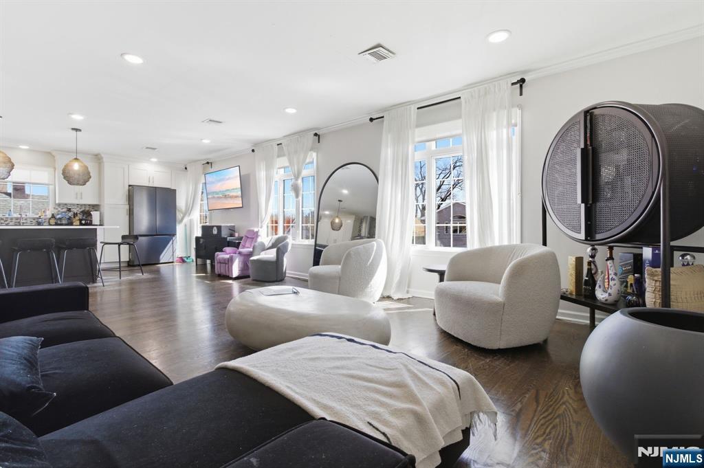 Kearny, New Jersey, 07032, United States, 6 Bedrooms Bedrooms, ,5 BathroomsBathrooms,Residential,For Sale,2032310