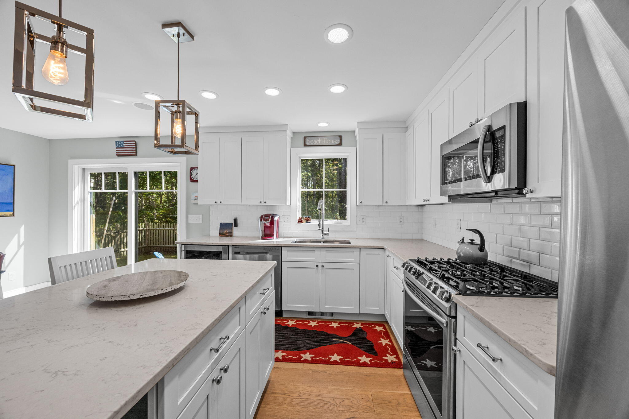  2017-Built Cape Cod Charmer with Fireplace, Fenced Yard and Patio - 物件實景