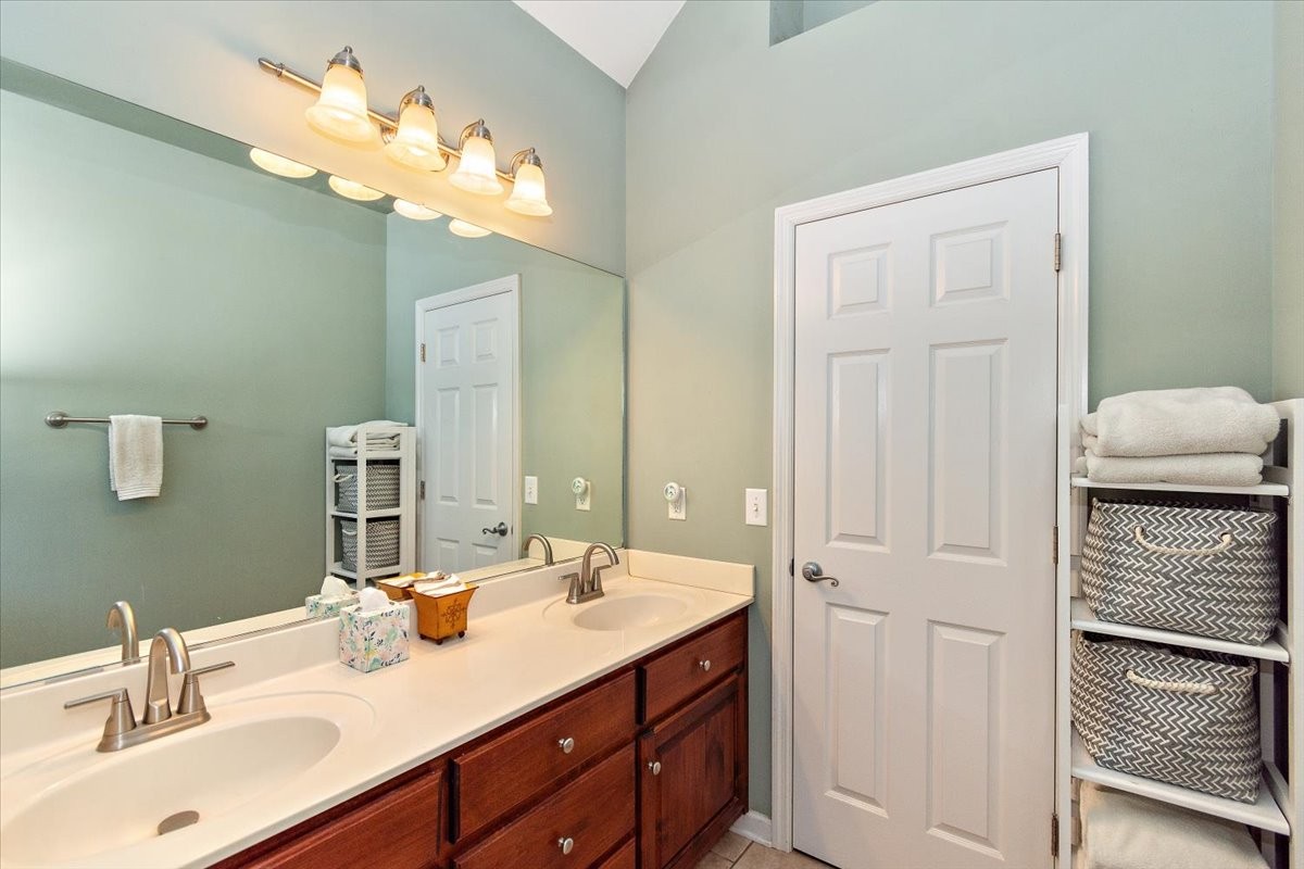 Columbia, Tennessee, 38401, United States, 4 Bedrooms Bedrooms, ,3 BathroomsBathrooms,Residential,For Sale,1897603