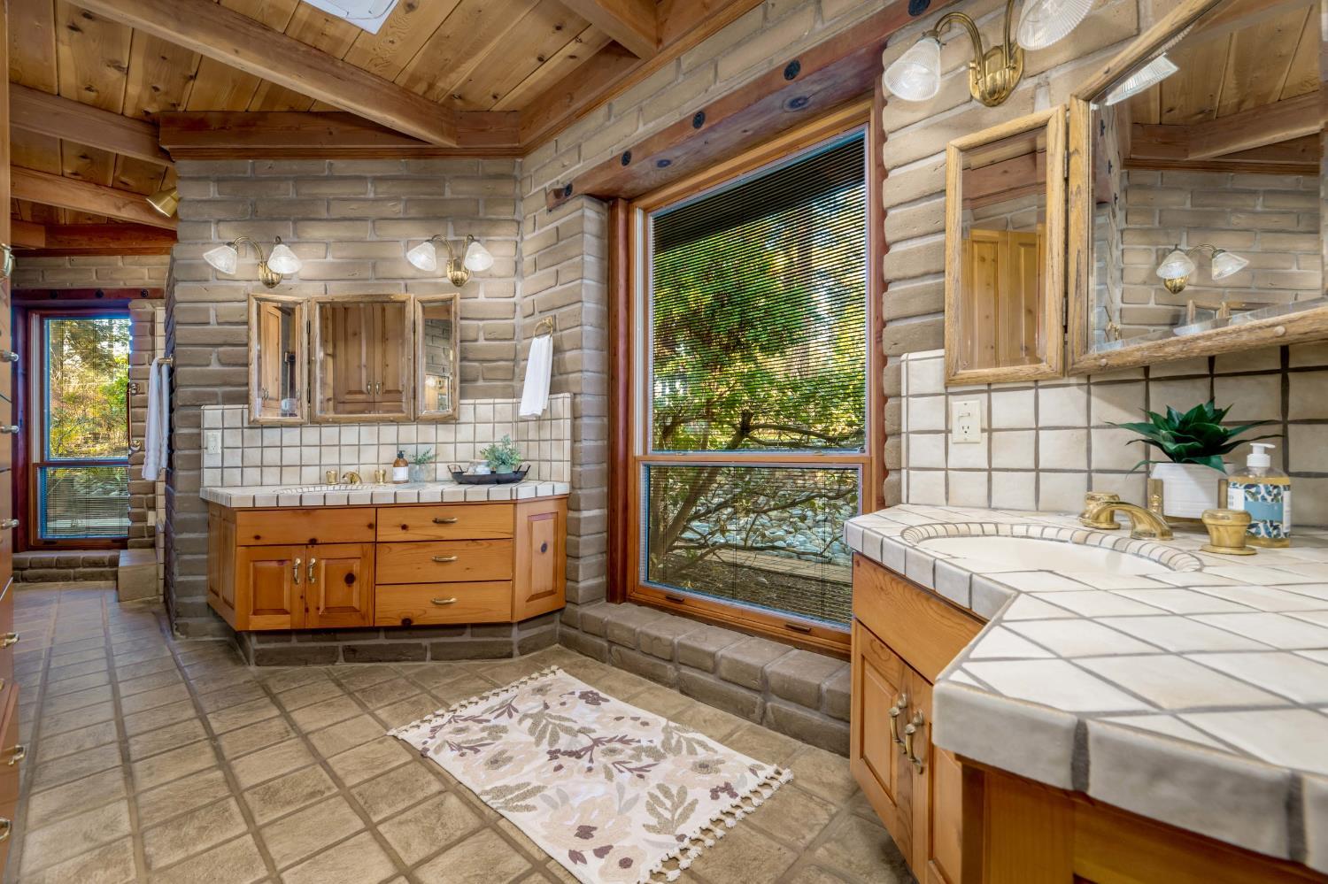 Grass Valley, California, 95949, United States, 3 Bedrooms Bedrooms, ,5 BathroomsBathrooms,Residential,For Sale,2006343