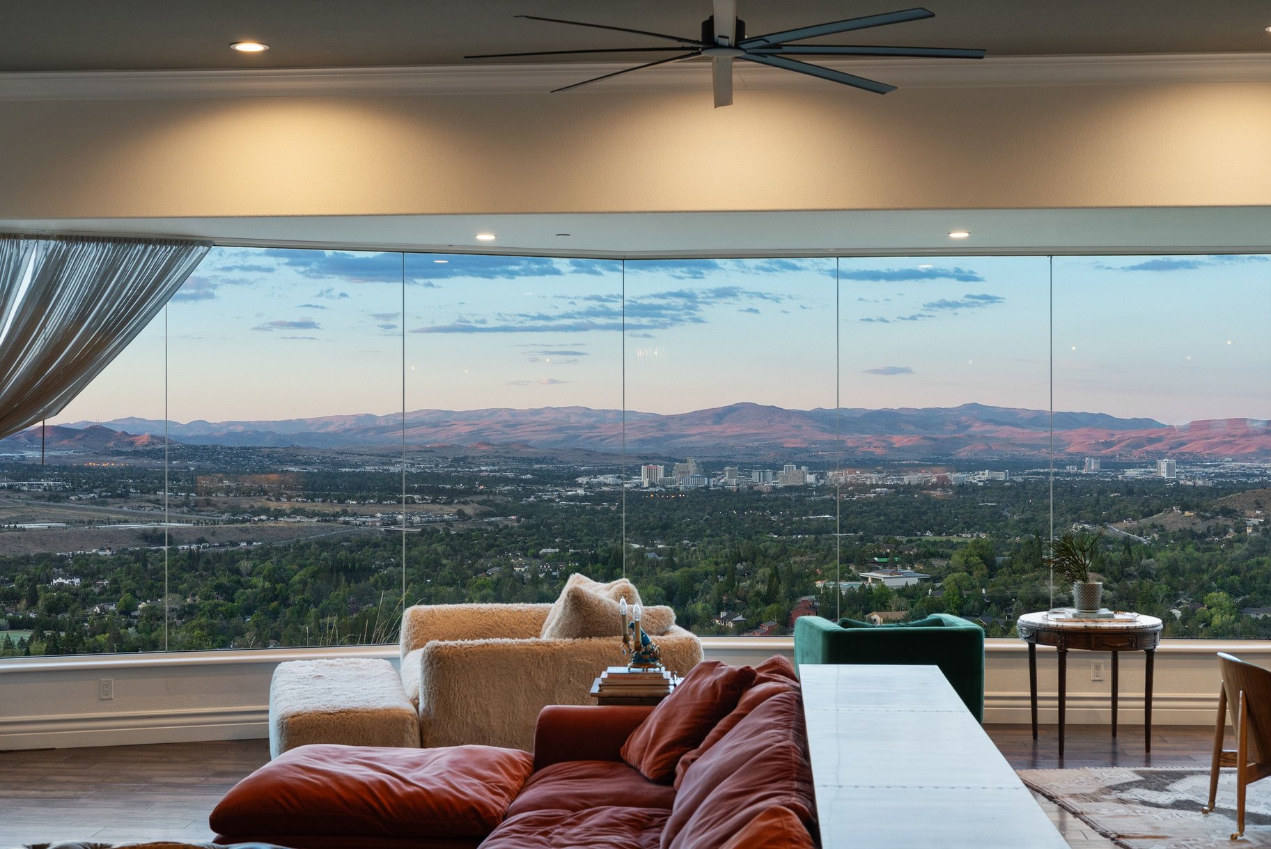  Elevated Living. Endless Views. - 物件實景
