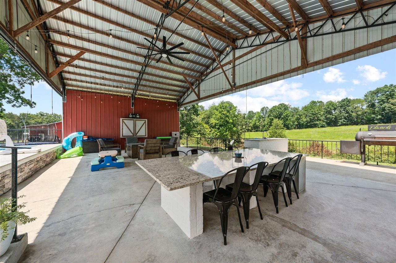 Franklin, Kentucky, 42134, United States, 5 Bedrooms Bedrooms, ,3 BathroomsBathrooms,Residential,For Sale,1903592