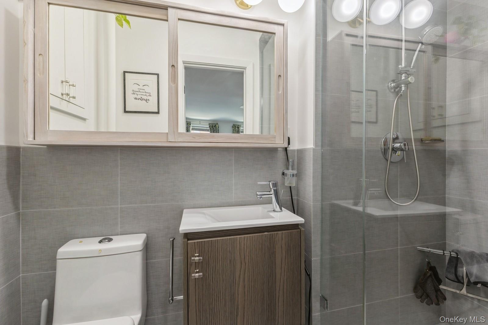 Forest Hills, New York, 11375, United States, 2 Bedrooms Bedrooms, ,2 BathroomsBathrooms,Residential,For Sale,1967778