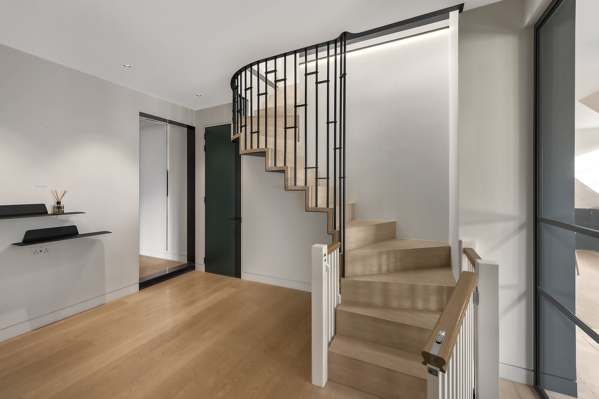  A Design-Led Penthouse Moments from Hampstead Heath - 物件實景