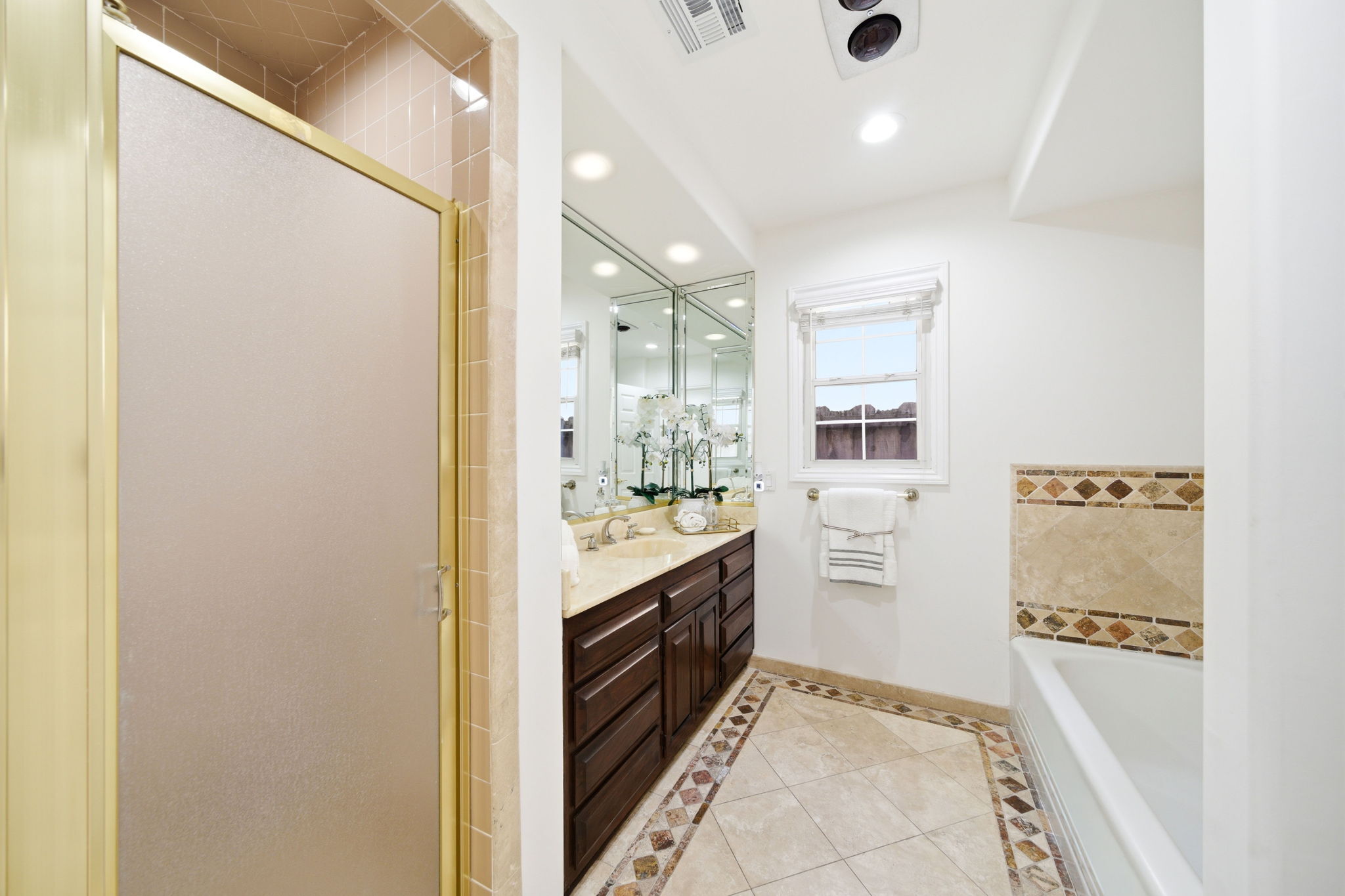  4115 Laurelgrove Ave - 物件實景