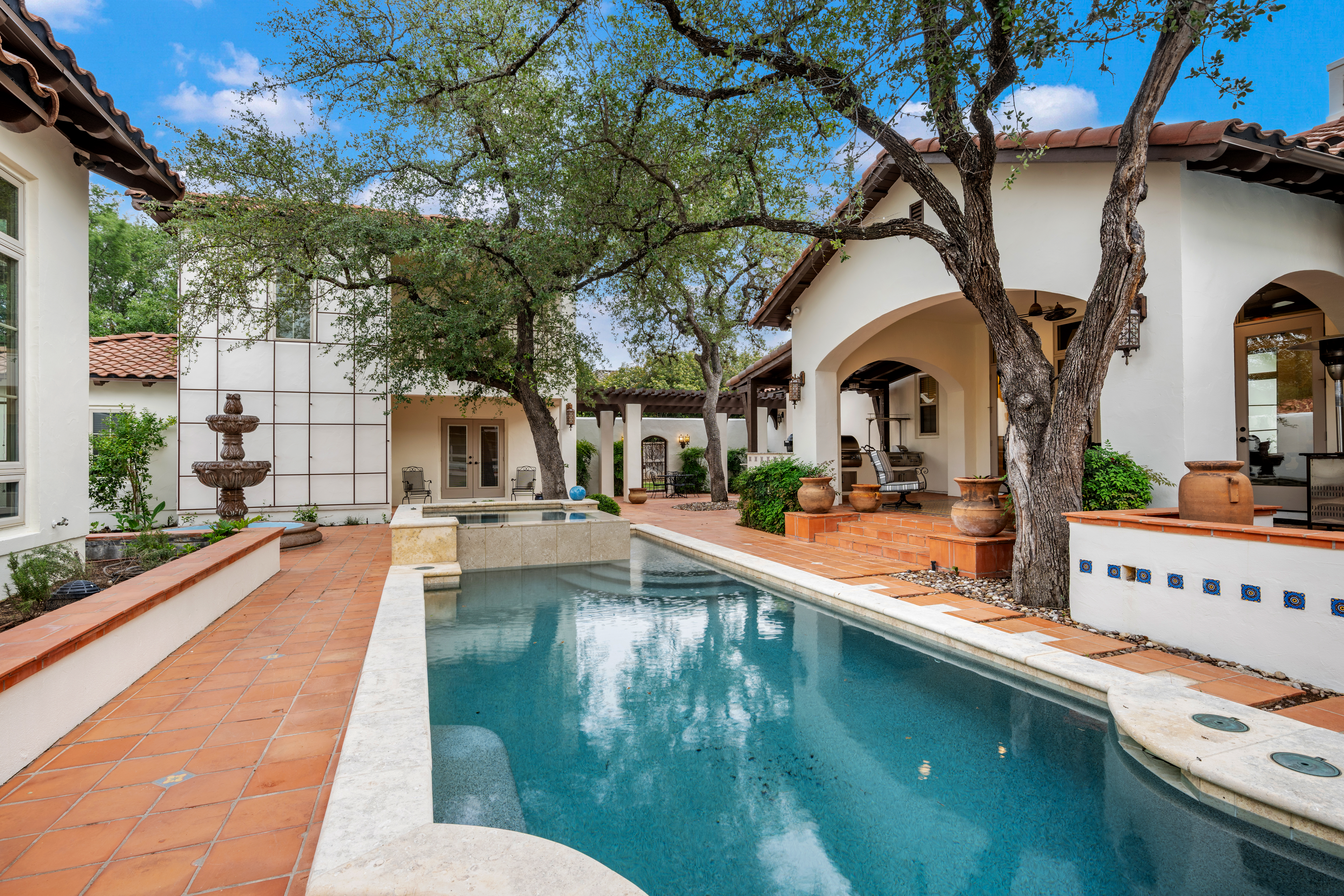  Custom Estate with Pool, Courtyard and Wine Room - 物件實景
