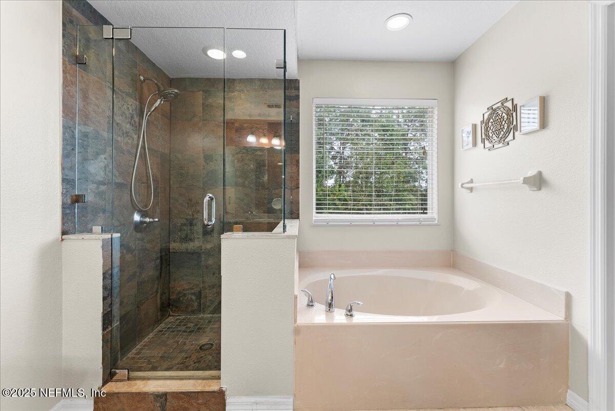 Orlando, Florida, 32825, United States, 3 Bedrooms Bedrooms, ,3 BathroomsBathrooms,Residential,For Sale,1975410