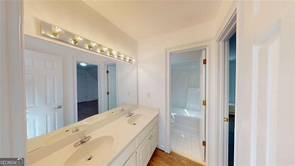 Newnan, Georgia, 30265, United States, 5 Bedrooms Bedrooms, ,5 BathroomsBathrooms,Residential,For Sale,1934725