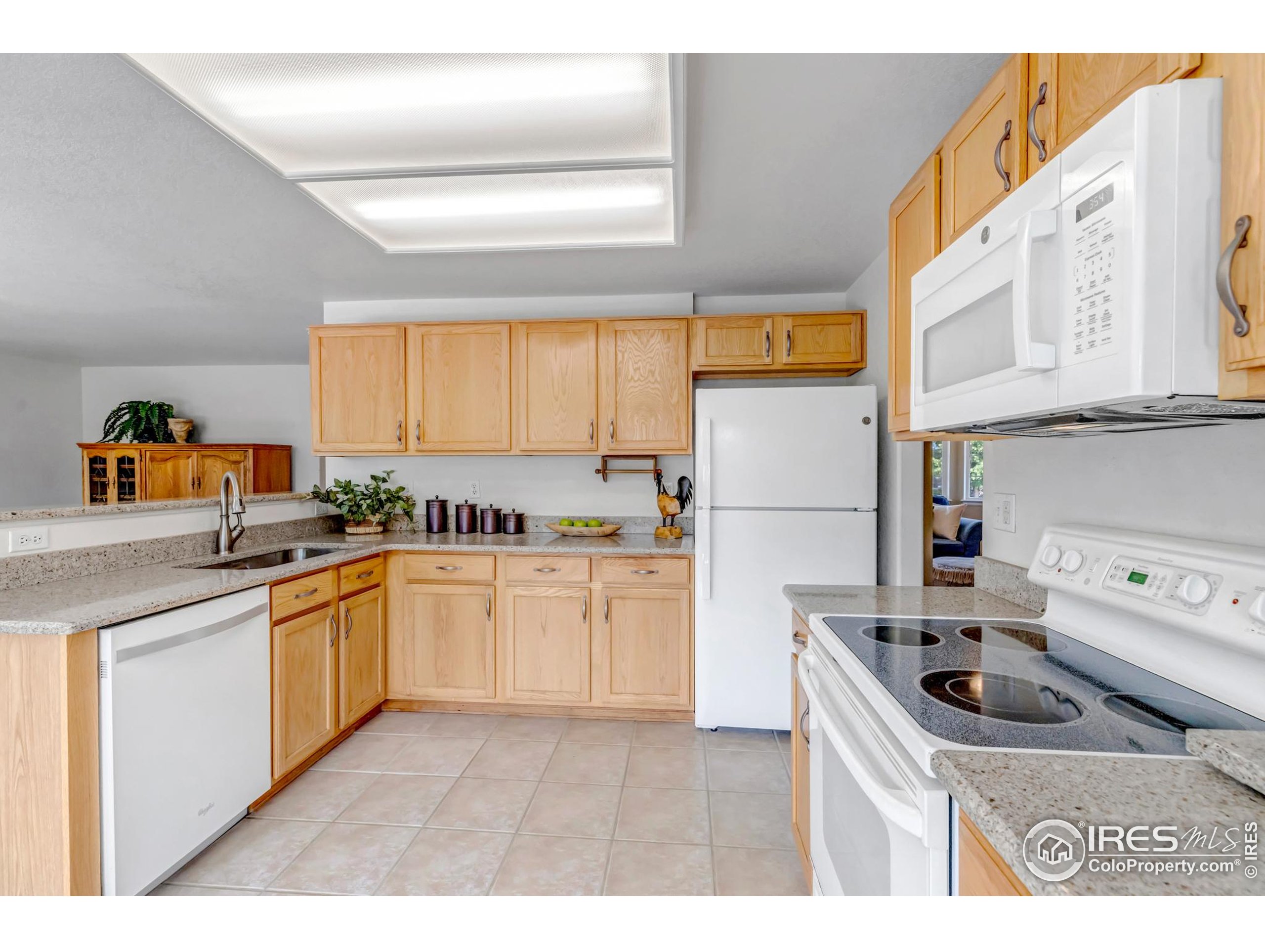 Longmont, Colorado, 80504, United States, 4 Bedrooms Bedrooms, ,3 BathroomsBathrooms,Residential,For Sale,1895647