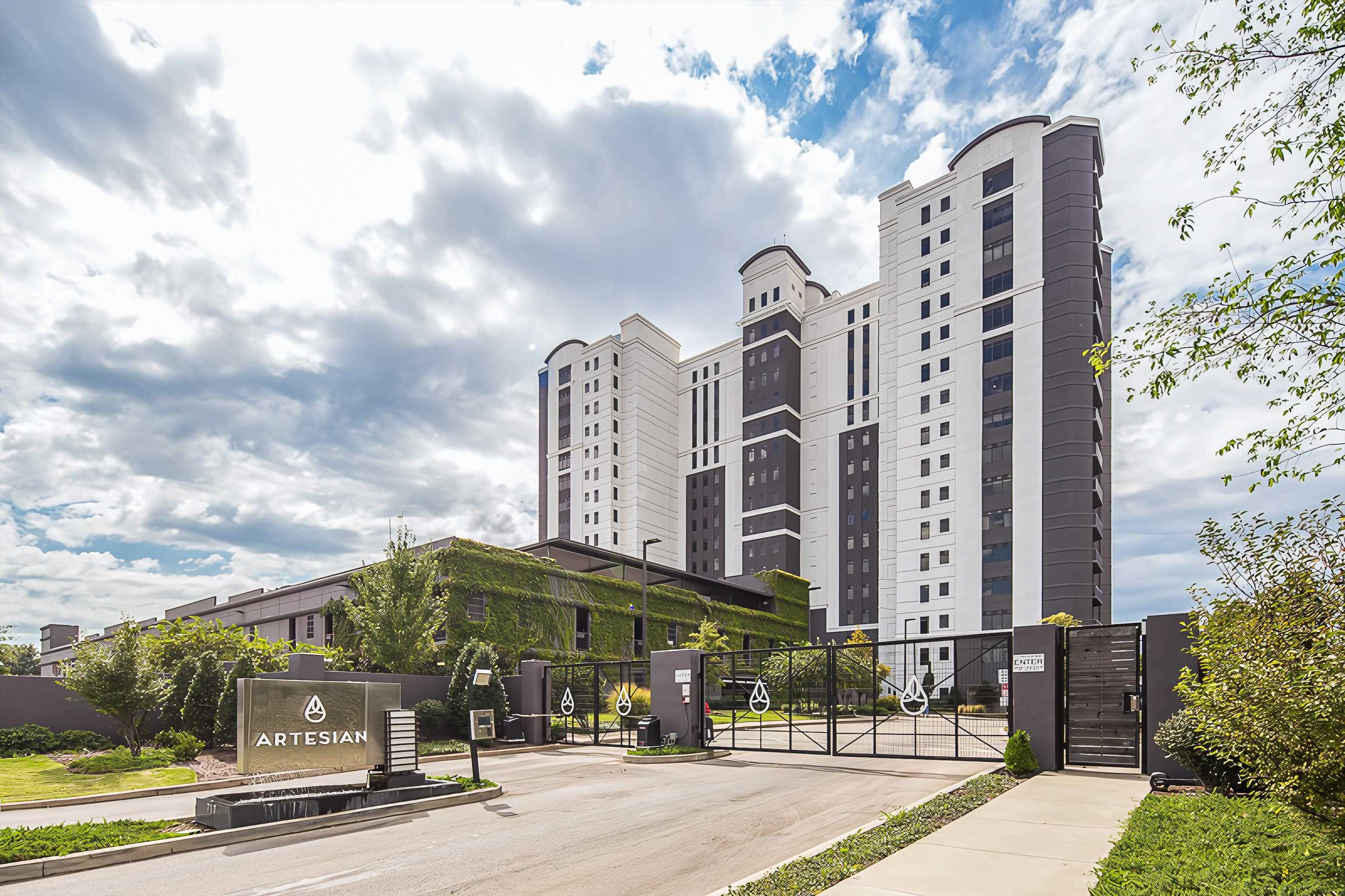 Riverside Dr, Memphis, TN 38103