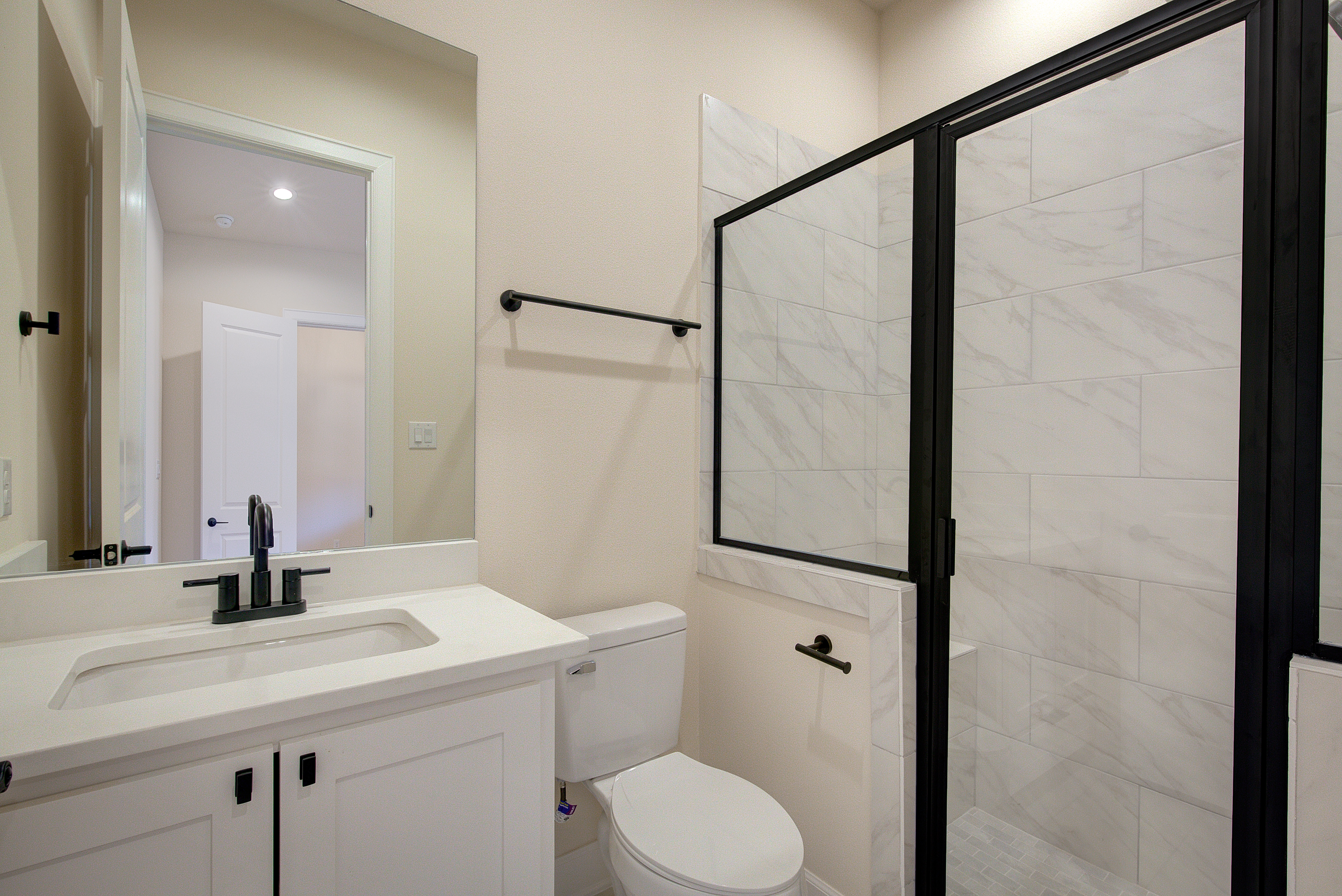 Mineola, Texas, 75773, United States, 4 Bedrooms Bedrooms, ,4 BathroomsBathrooms,Residential,For Sale,1981031