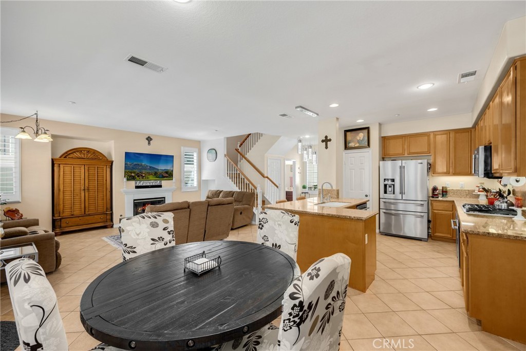 Highland, California, 92346, United States, 5 Bedrooms Bedrooms, ,4 BathroomsBathrooms,Residential,For Sale,1975200