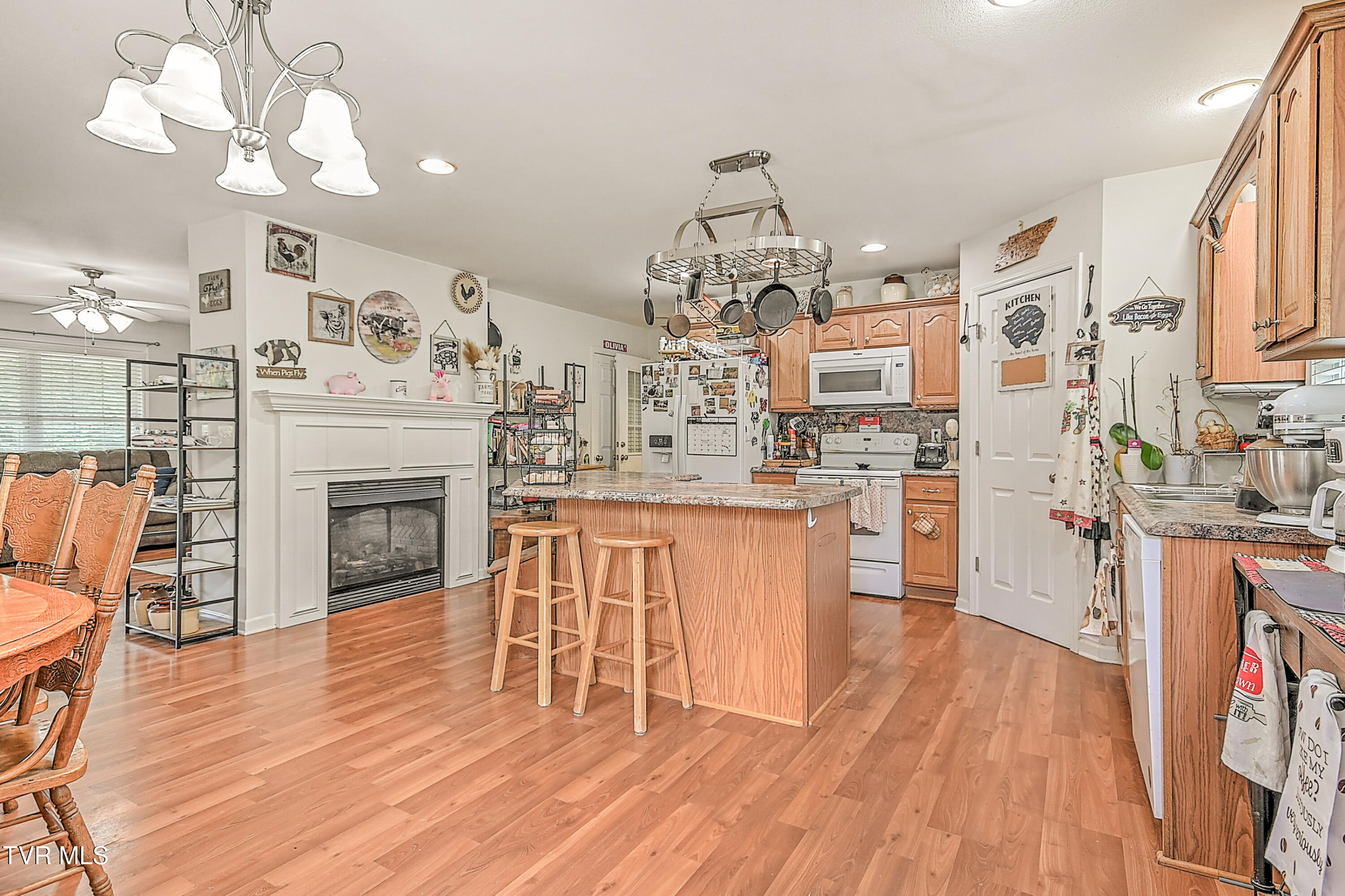 Chuckey, Tennessee, 37641, United States, 3 Bedrooms Bedrooms, ,2 BathroomsBathrooms,Residential,For Sale,1872161