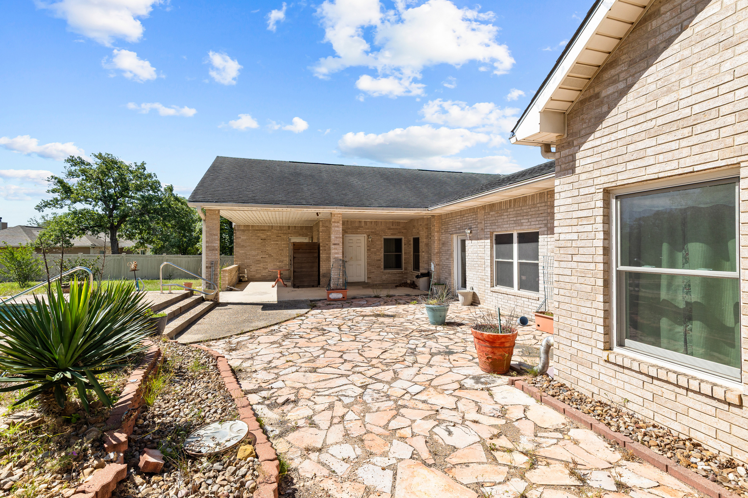 Adkins, Texas, 78101, United States, 4 Bedrooms Bedrooms, ,2 BathroomsBathrooms,Residential,For Sale,1979790