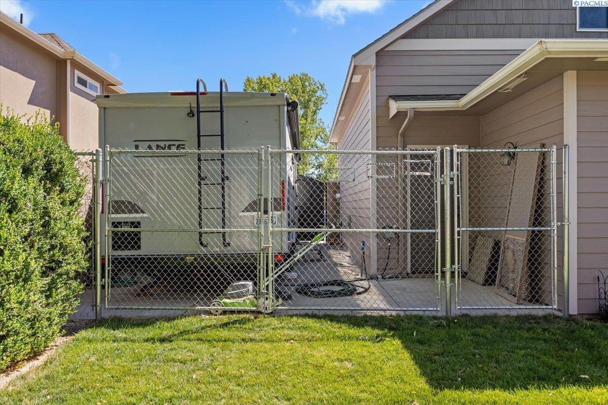 Richland, Washington, 99352, United States, 4 Bedrooms Bedrooms, ,2 BathroomsBathrooms,Residential,For Sale,1992938