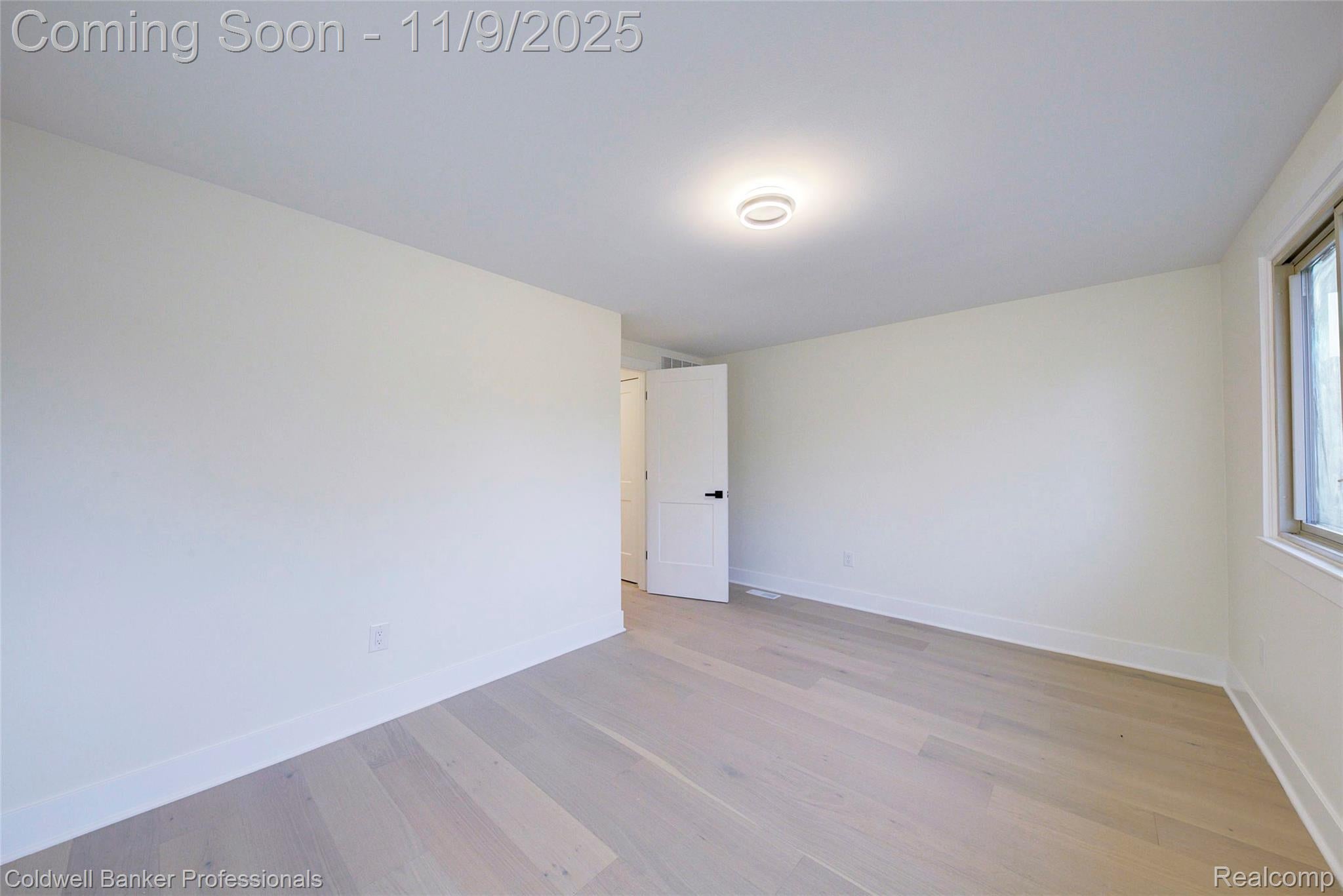 Troy, Michigan, 48085, United States, 4 Bedrooms Bedrooms, ,2 BathroomsBathrooms,Residential,For Sale,1989080