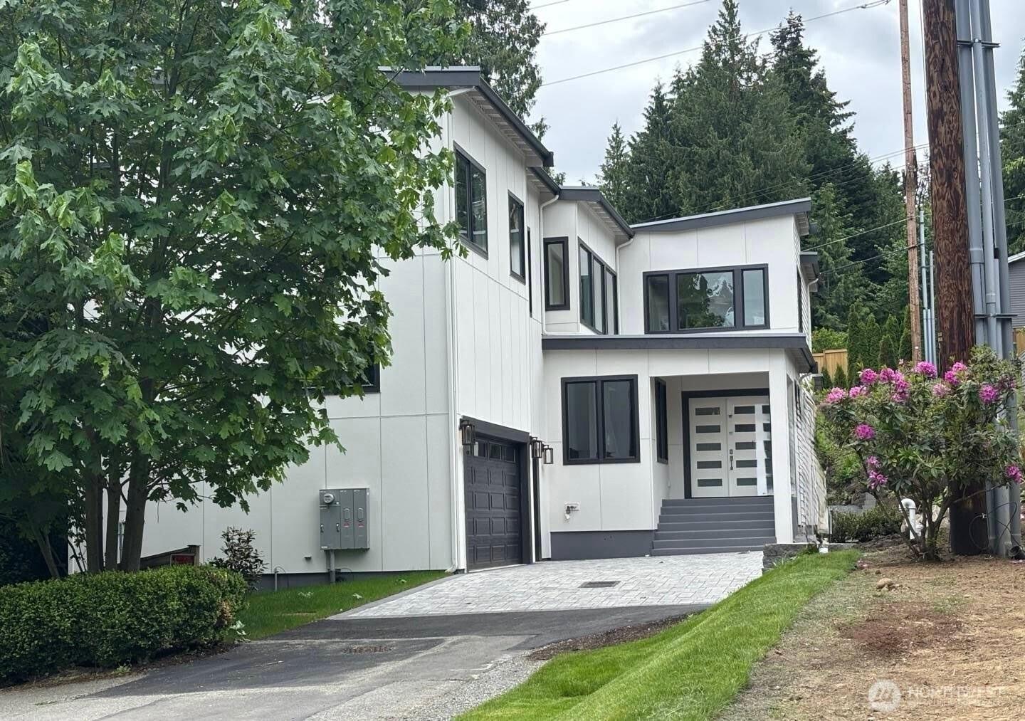 BELLEVUE, Washington, 98004, United States, 5 Bedrooms Bedrooms, ,5 BathroomsBathrooms,Residential,For Sale,1875592