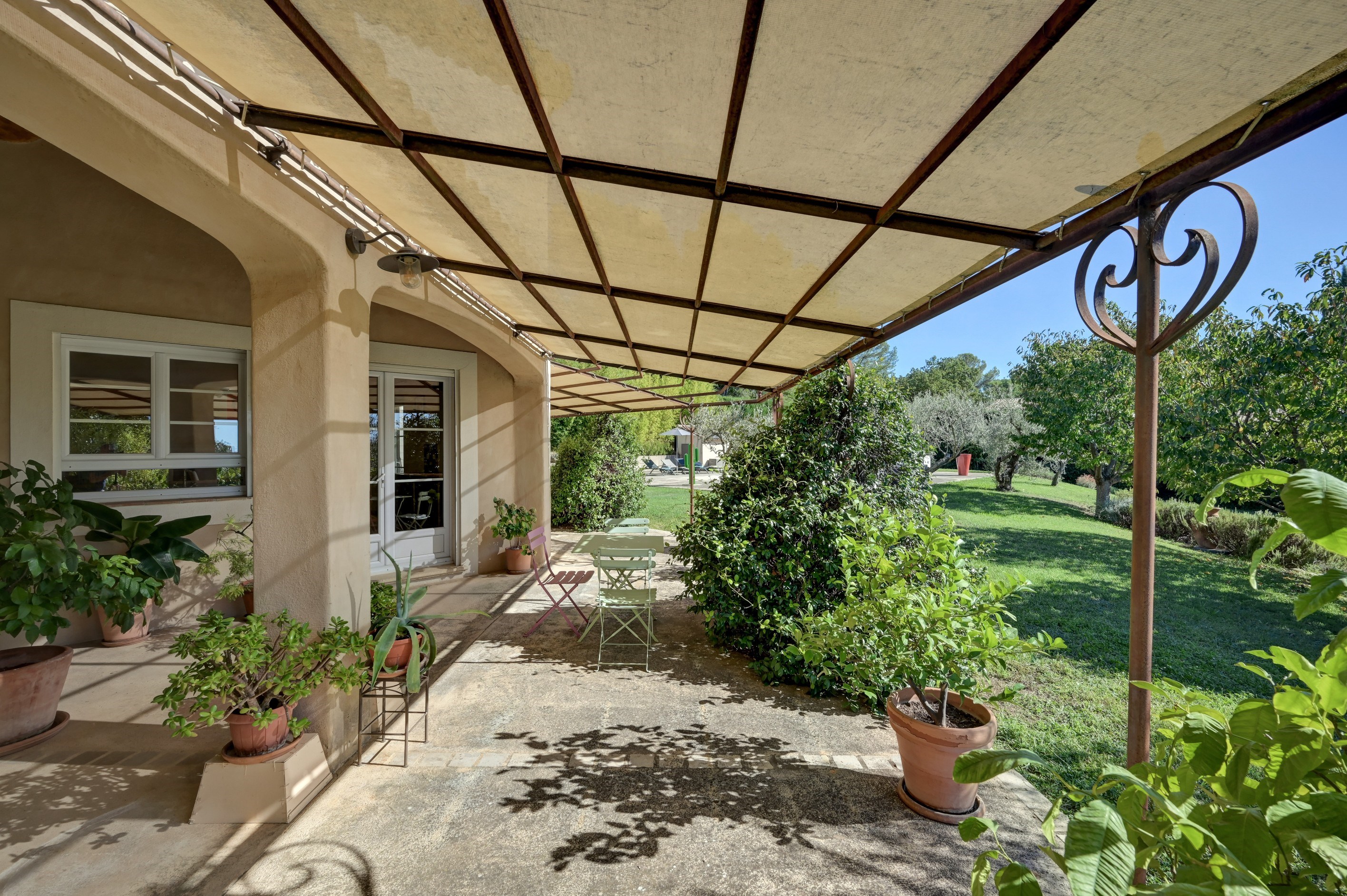  amily Home with Pool and Landscaped Grounds near Aix-en-Provence - 物件實景