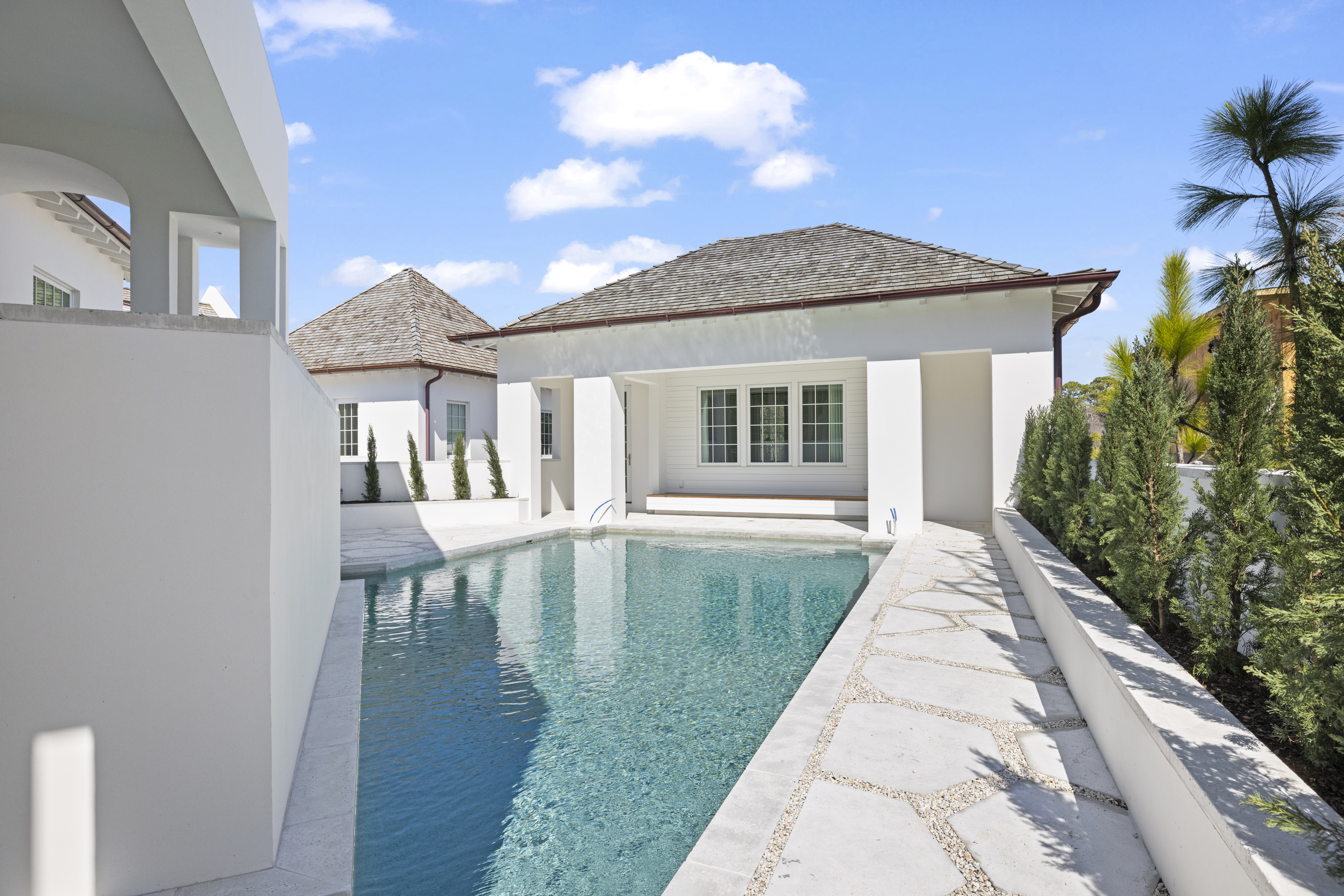  Architectural Gem With Pool And Carriage House - 物件實景