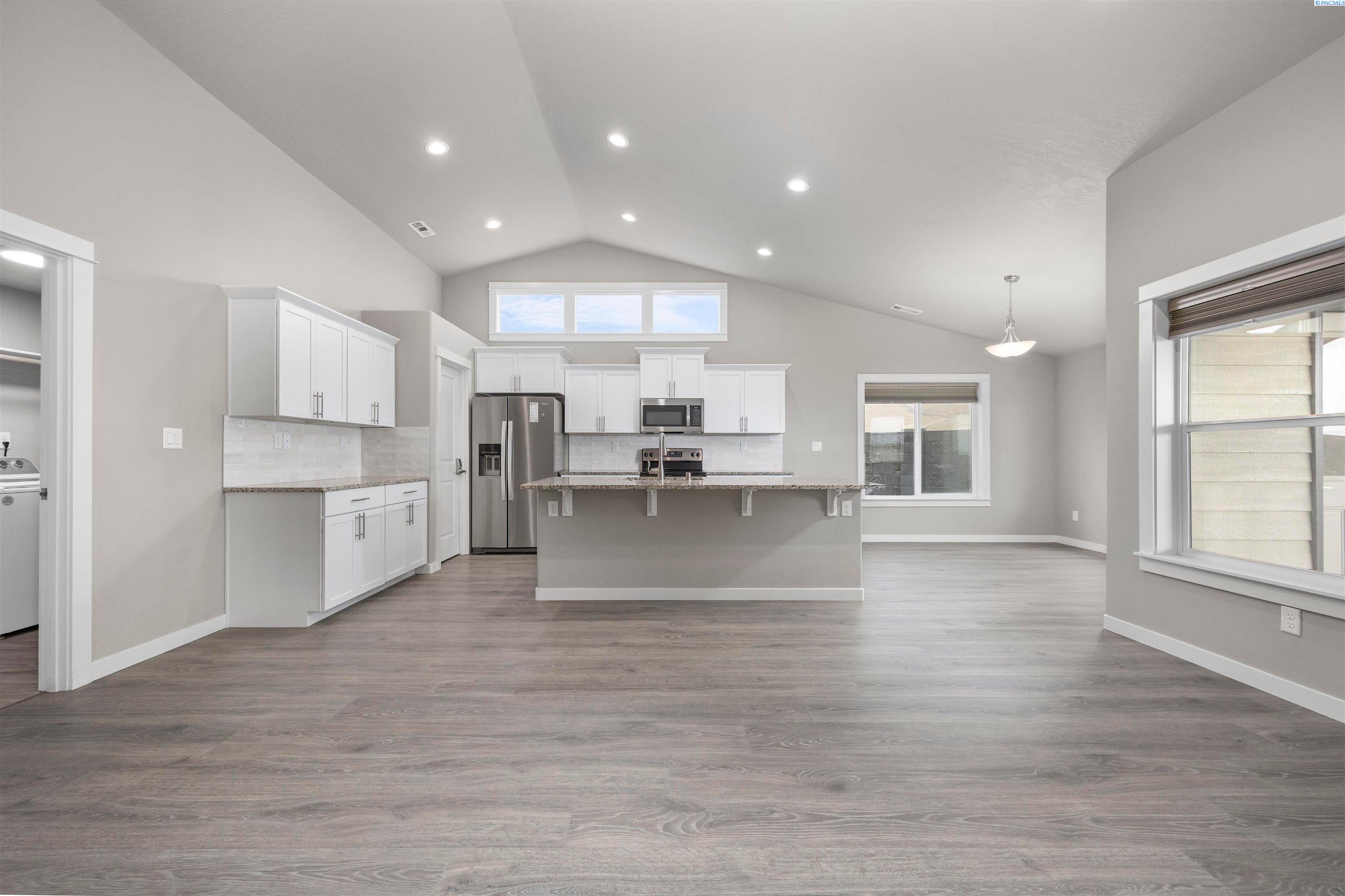 Prosser, Washington, 99350, United States, 3 Bedrooms Bedrooms, ,3 BathroomsBathrooms,Residential,For Sale,1994291