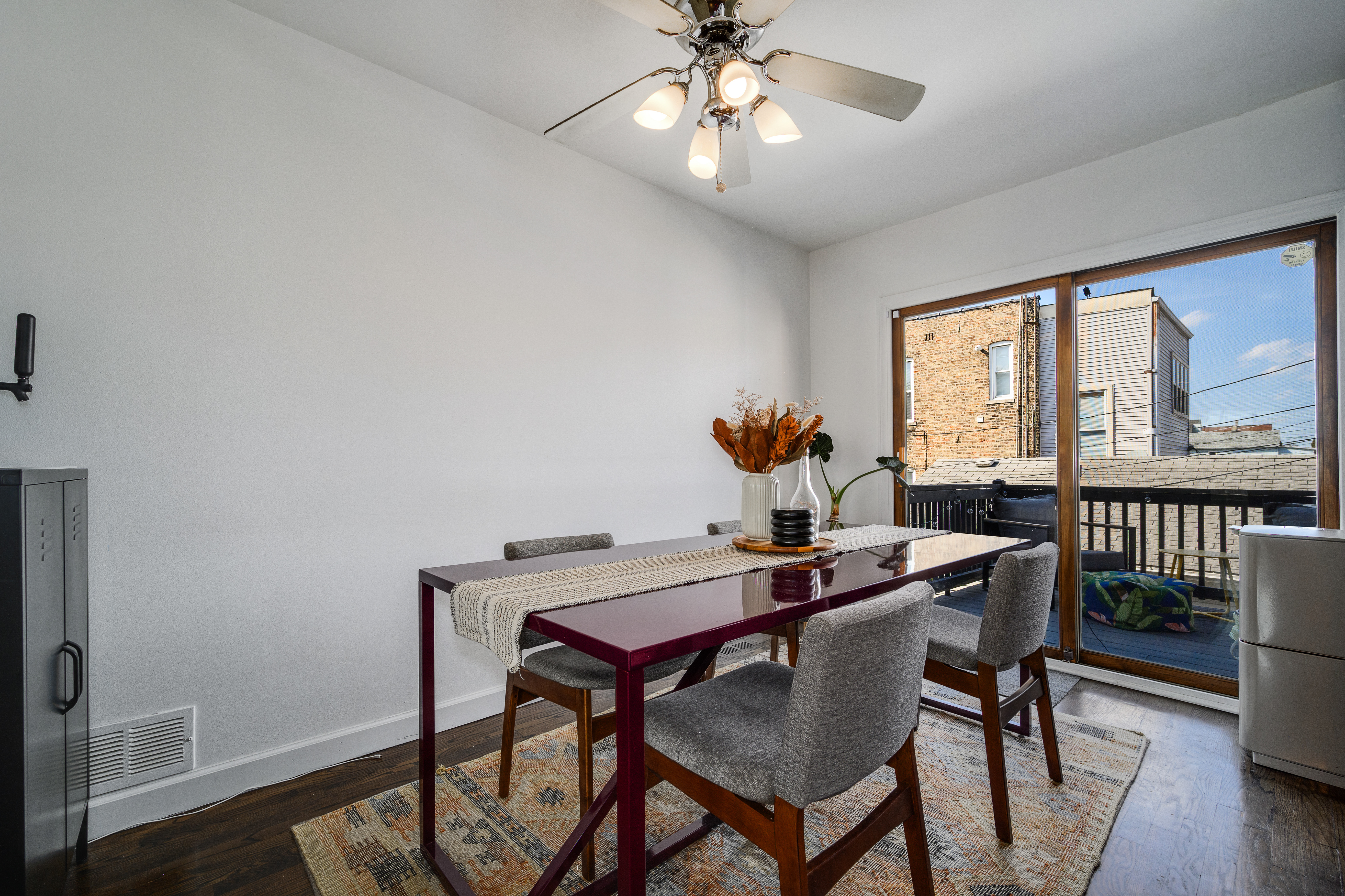  Incredible Opportunity in Canaryville Bridgeport - 物件實景