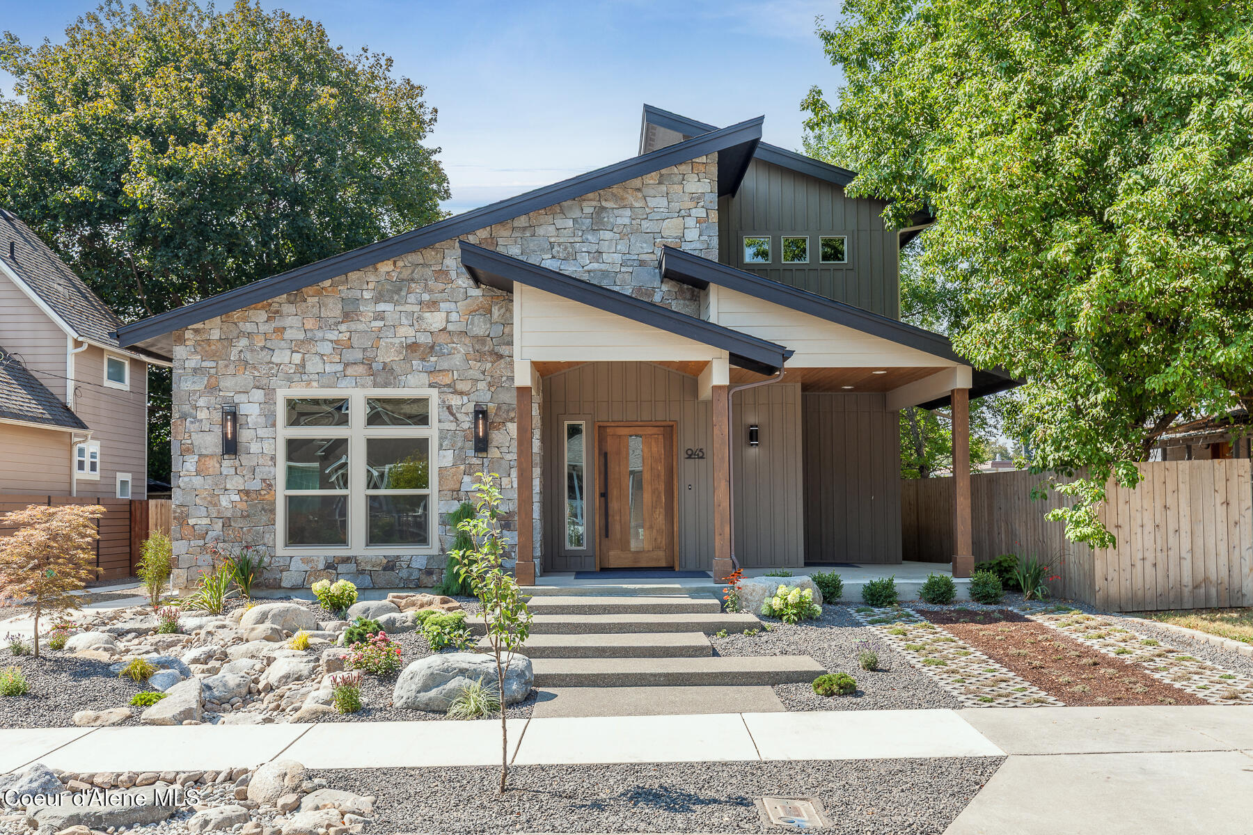 Coeur d'Alene, Idaho, 83814, United States, 4 Bedrooms Bedrooms, ,5 BathroomsBathrooms,Residential,For Sale,2037793