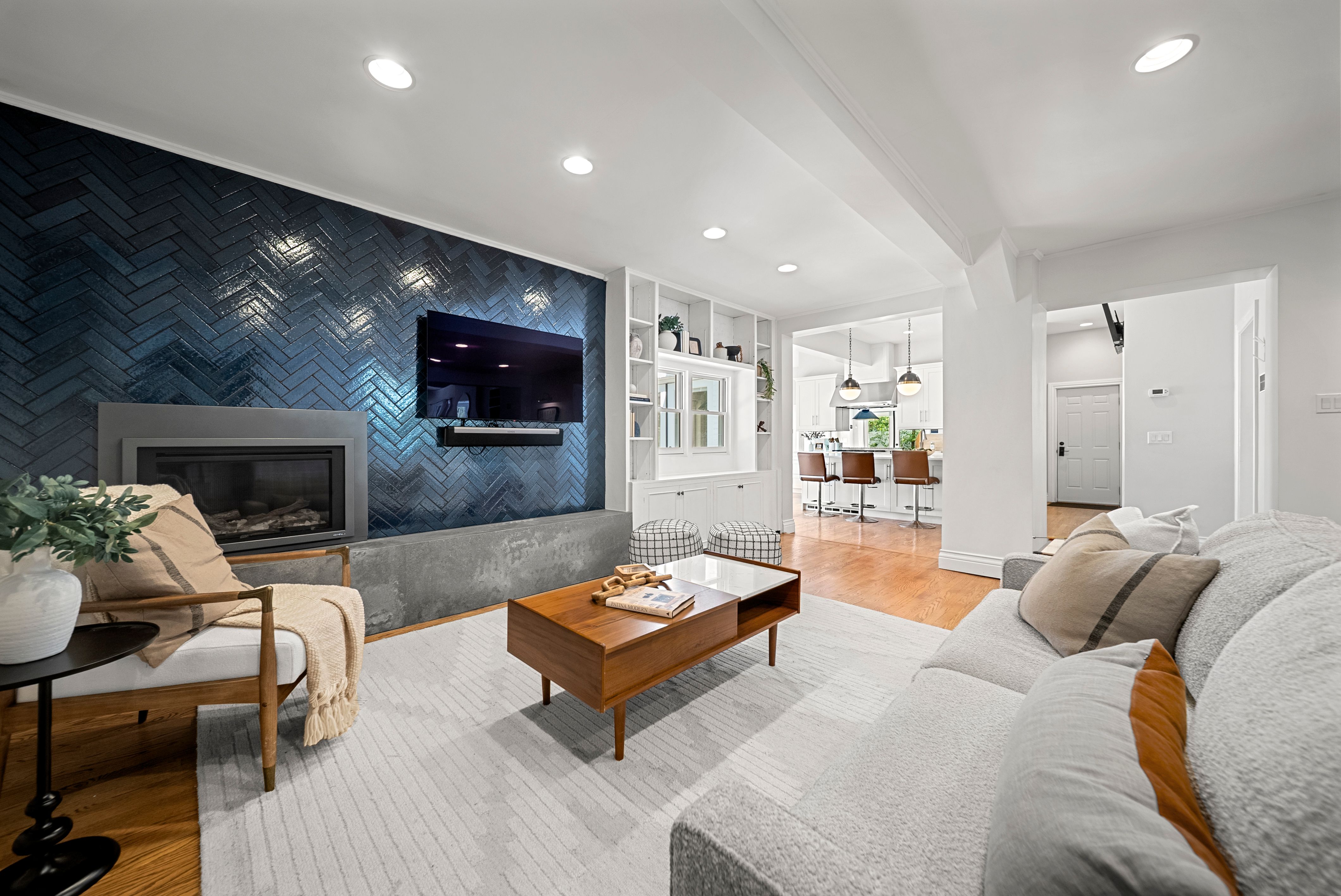  This Home Blends Historic Character with Modern Functionality - 物件實景