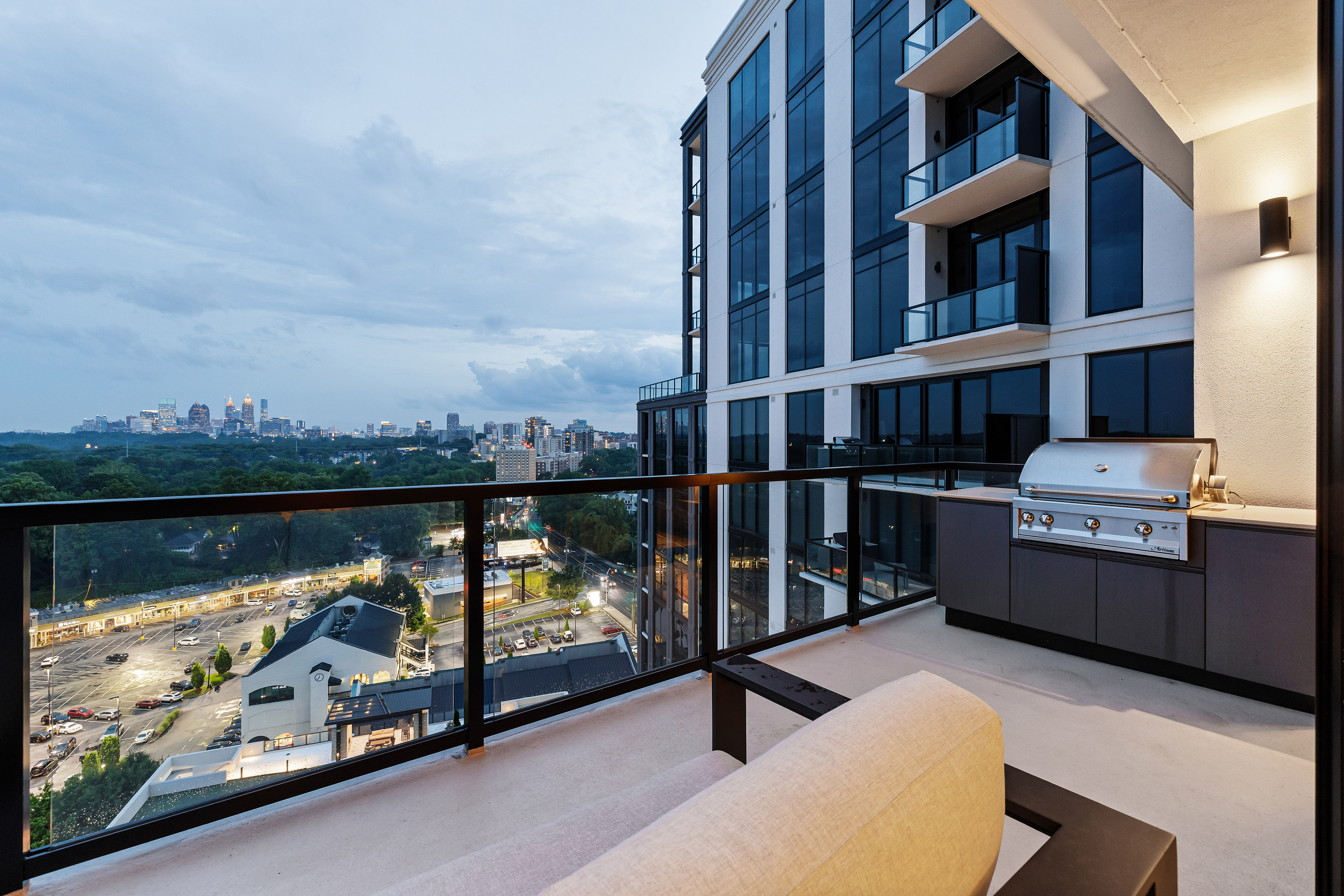  Elevated Design and Sweeping Skyline Views at The Dillon - 物件實景