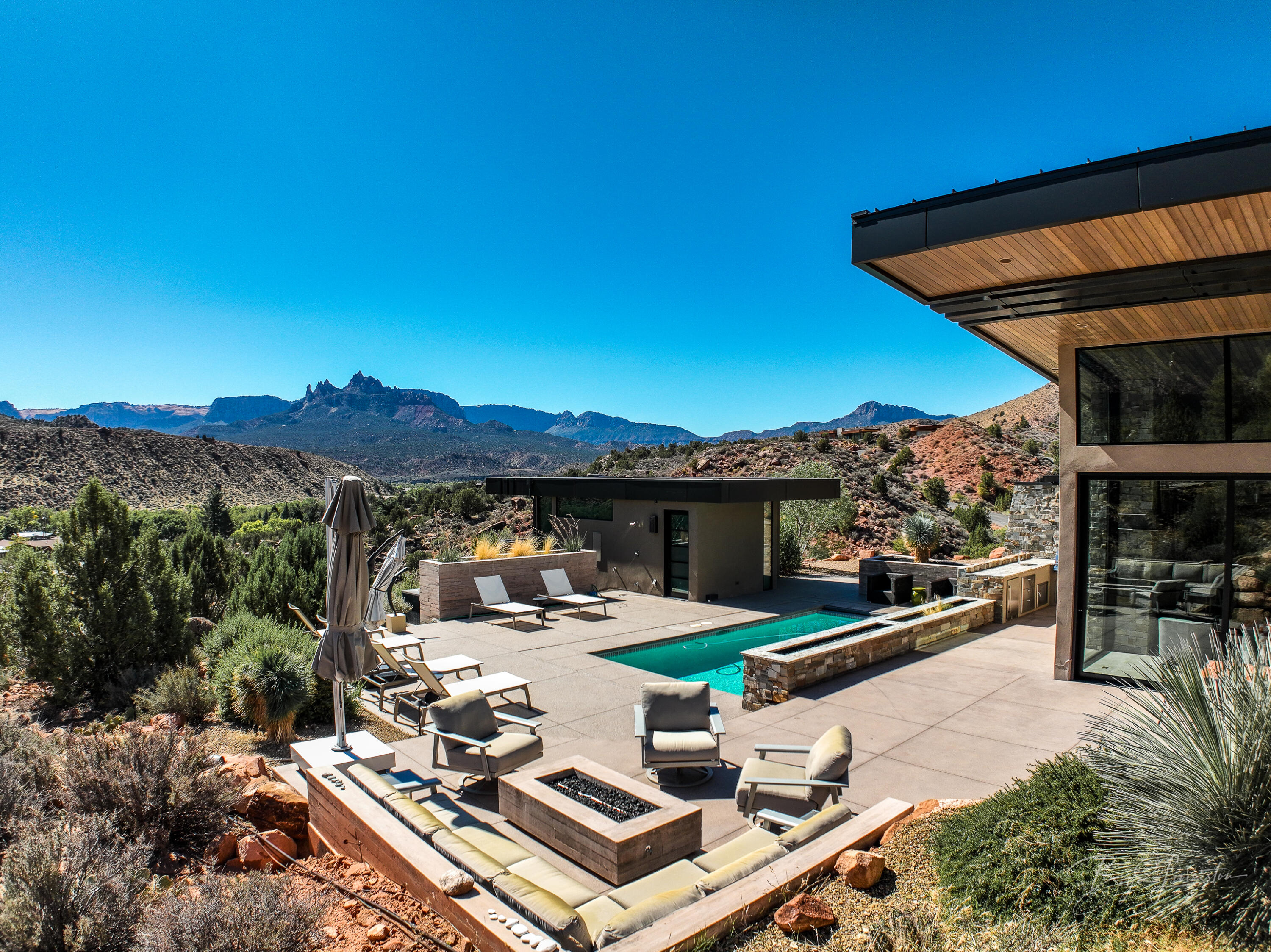 Springdale, Utah, 84767, United States, 4 Bedrooms Bedrooms, ,Residential,For Sale,1991496