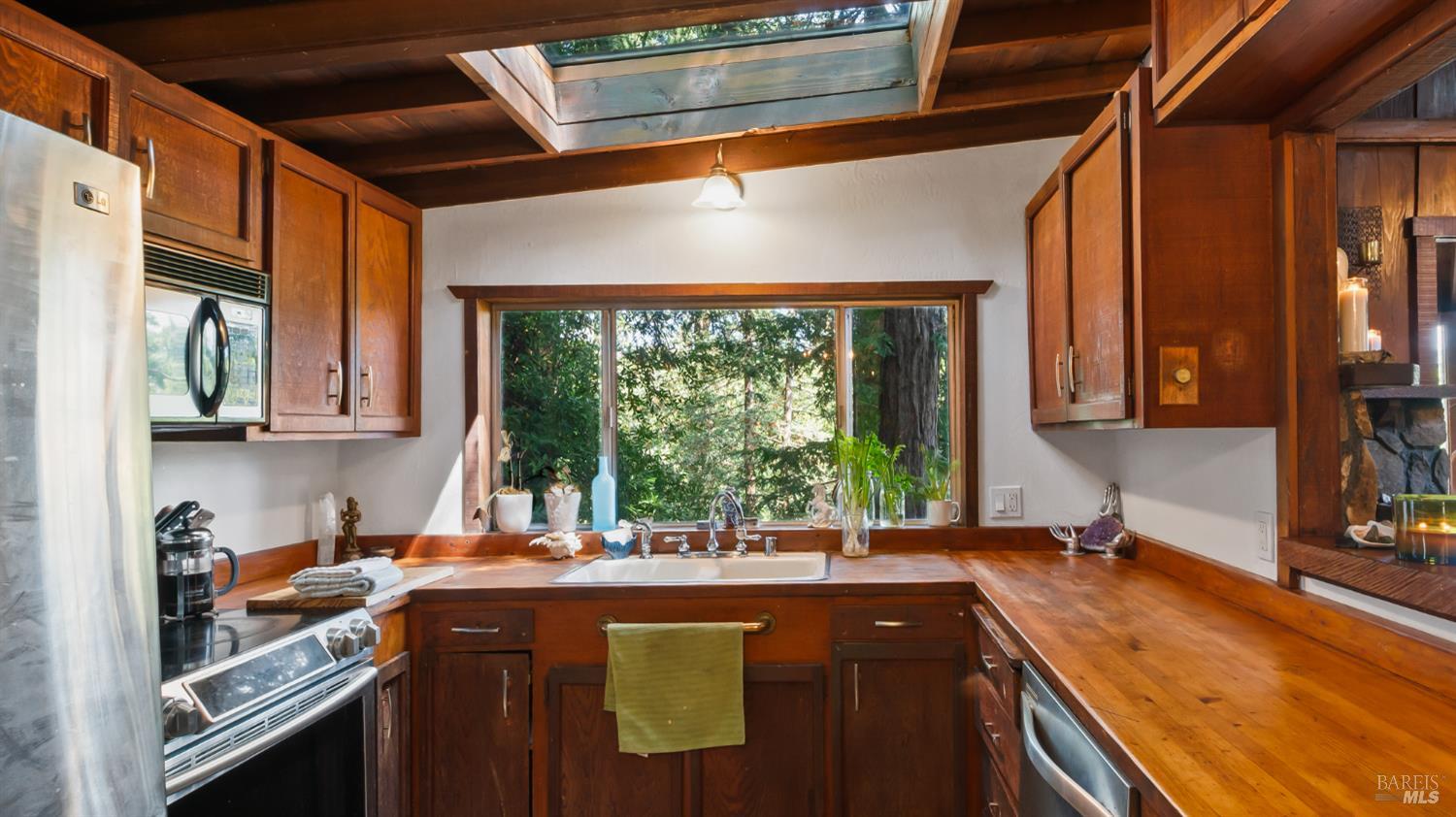 Woodacre, California, 94973, United States, 4 Bedrooms Bedrooms, ,3 BathroomsBathrooms,Residential,For Sale,1941633