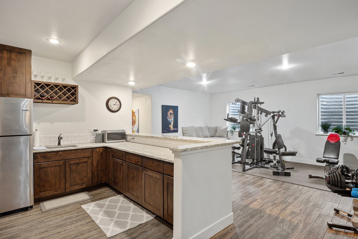 Cheyenne, Wyoming, 82059, United States, 5 Bedrooms Bedrooms, ,4 BathroomsBathrooms,Residential,For Sale,1944847