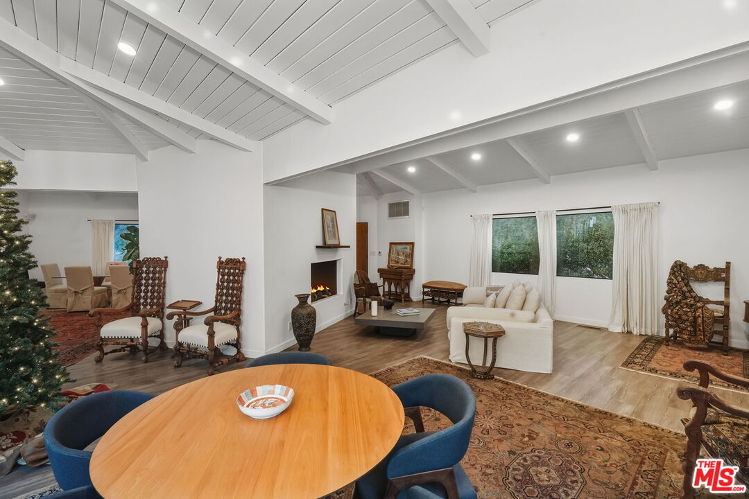 Los Angeles, California, 90049, United States, 3 Bedrooms Bedrooms, ,3 BathroomsBathrooms,Residential,For Sale,2002903