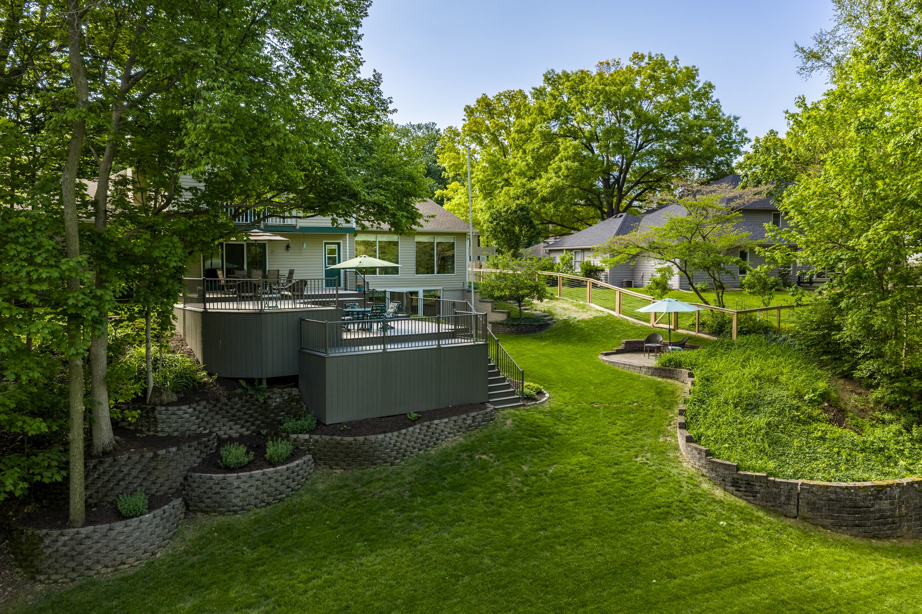  Exceptional Four Bedroom Home Set Along a Winding Creek - 物件實景